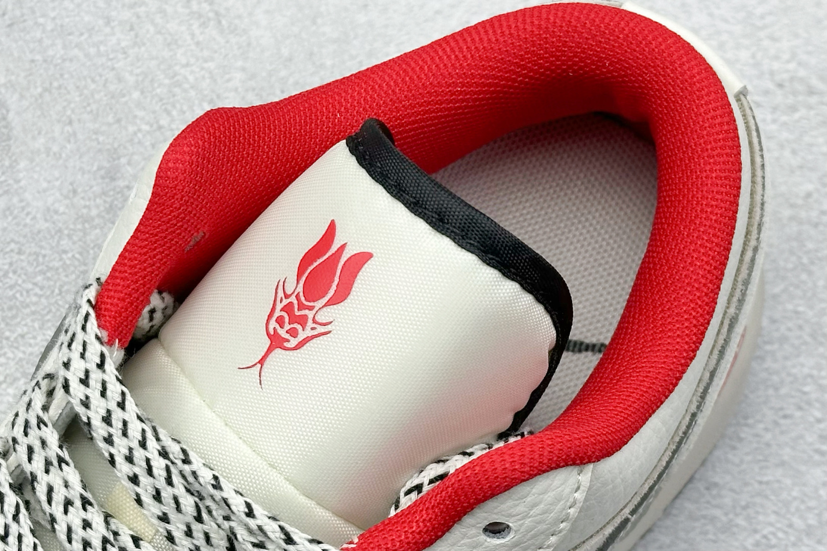  
Nike Jordan Air Jordan 1 蛇年限定
纯原大厂出品 极力推荐
定制鞋盒 大厂纯