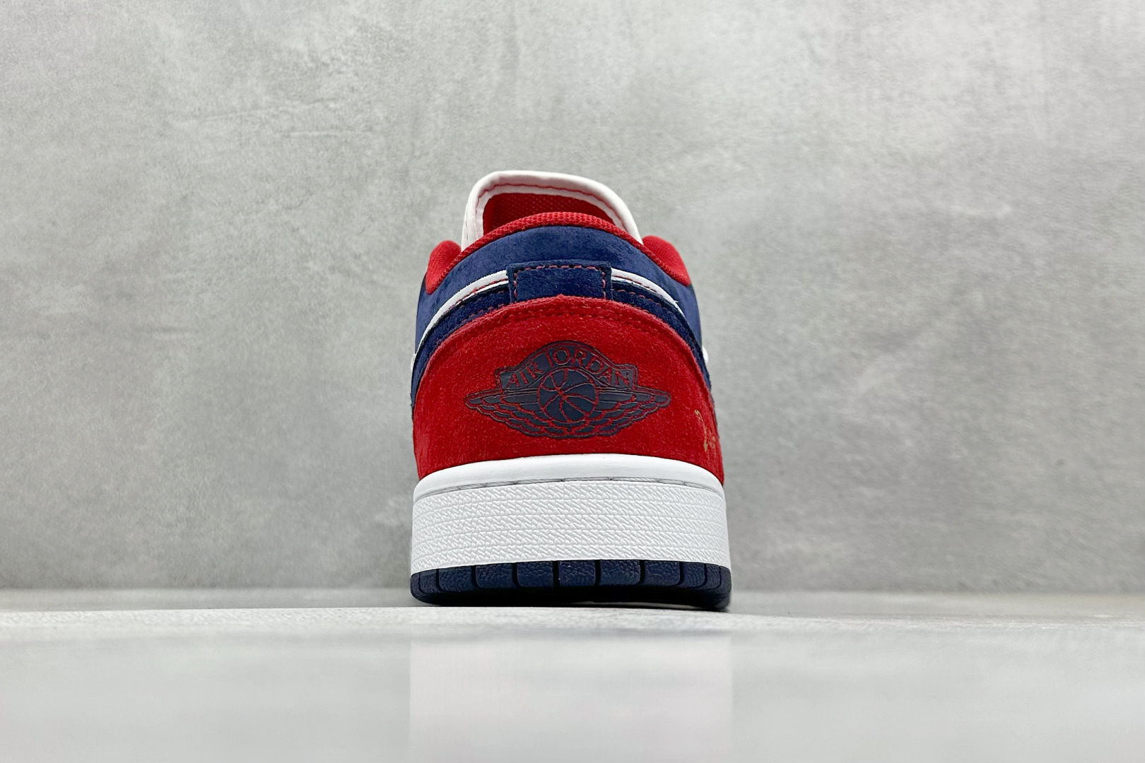  
Air Jordan 1 Retro Low 蛇年限定 白蓝红小钩官方同步新色 原装级产物
拒绝公底