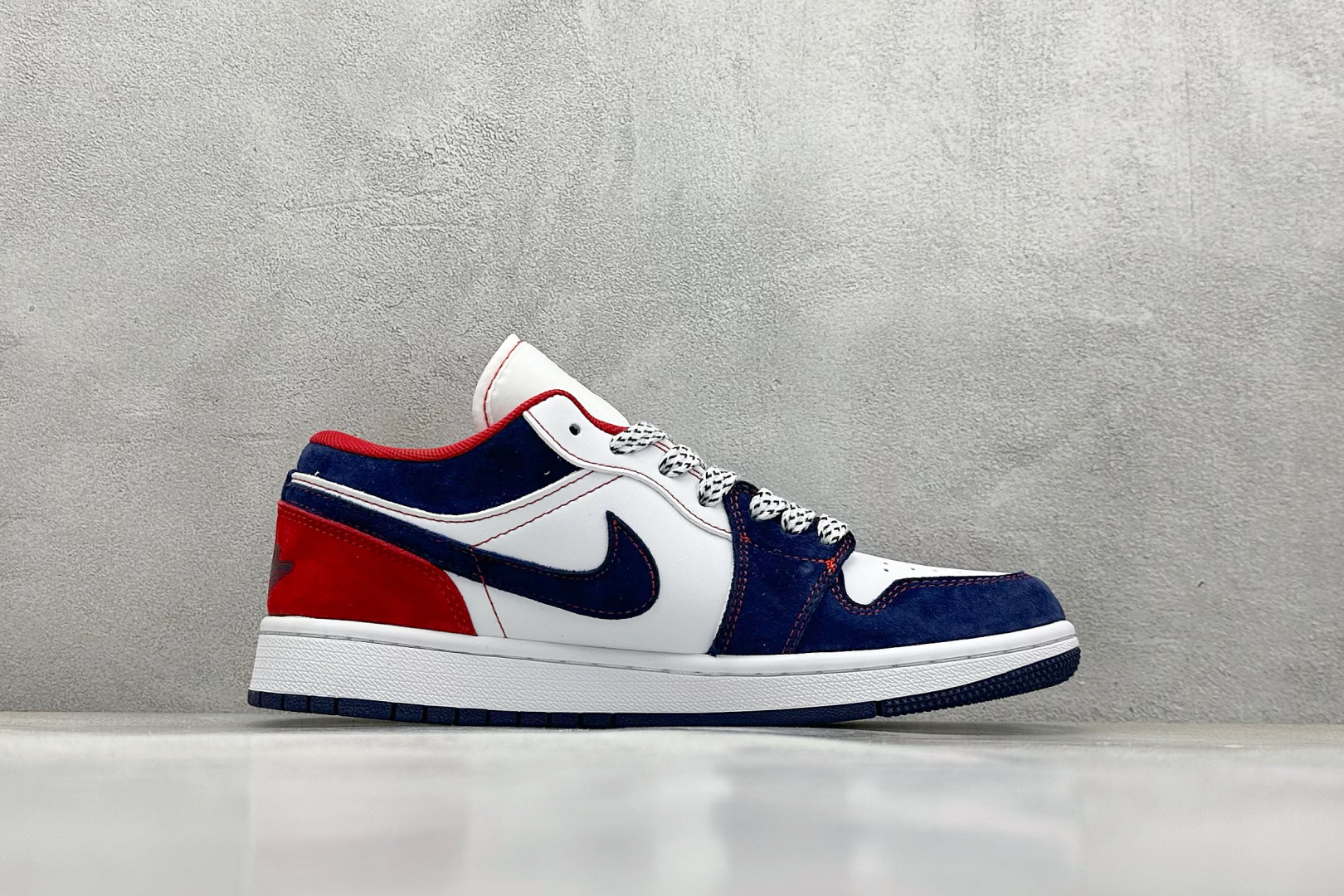  
Air Jordan 1 Retro Low 蛇年限定 白蓝红小钩官方同步新色 原装级产物
拒绝公底