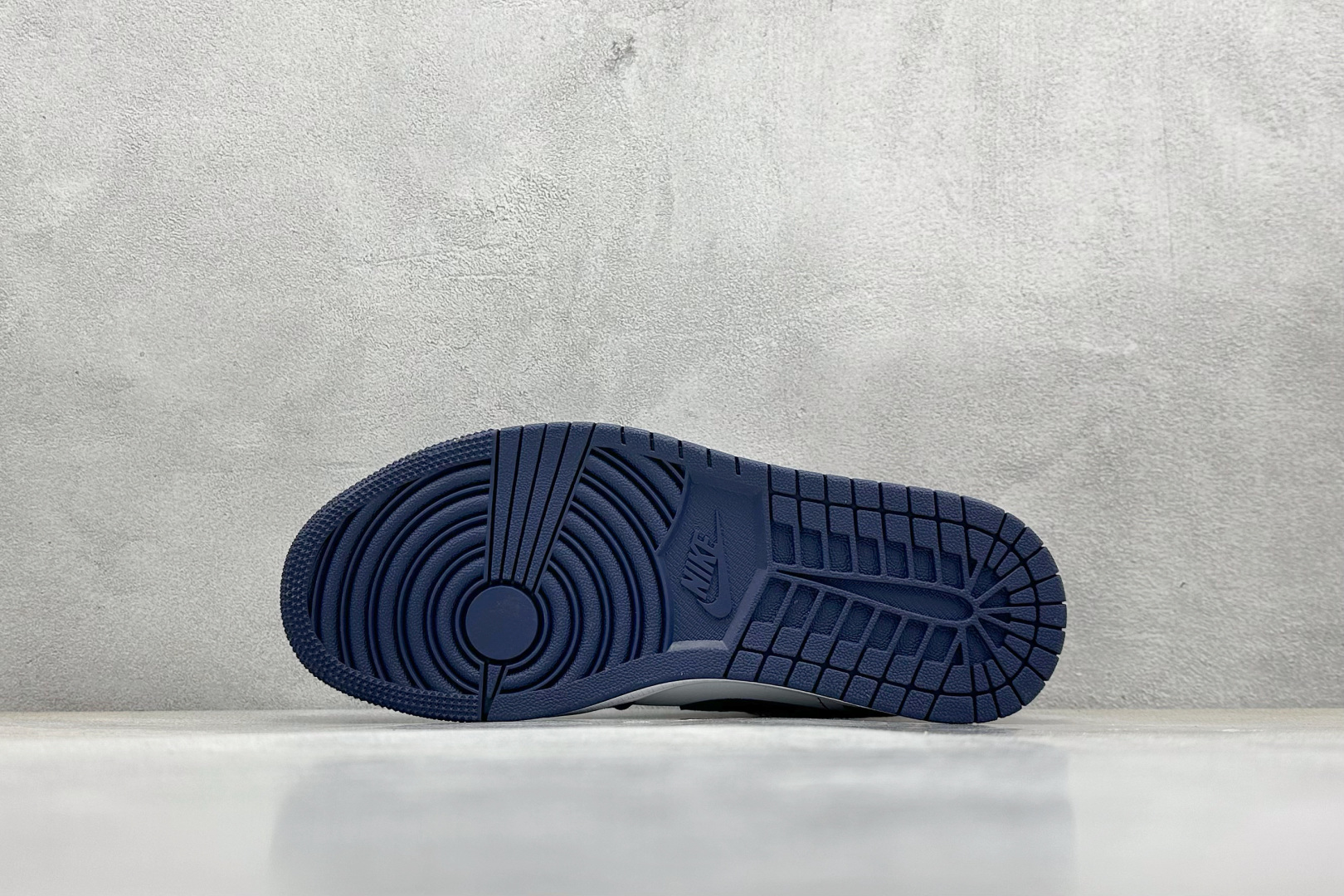  
Air Jordan 1 Retro Low 蛇年限定 白蓝红小钩官方同步新色 原装级产物
拒绝公底
