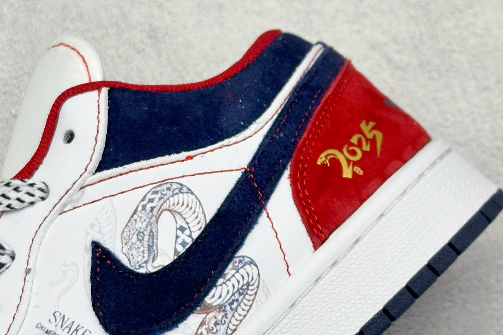  
Air Jordan 1 Retro Low 蛇年限定 白蓝红小钩官方同步新色 原装级产物
拒绝公底