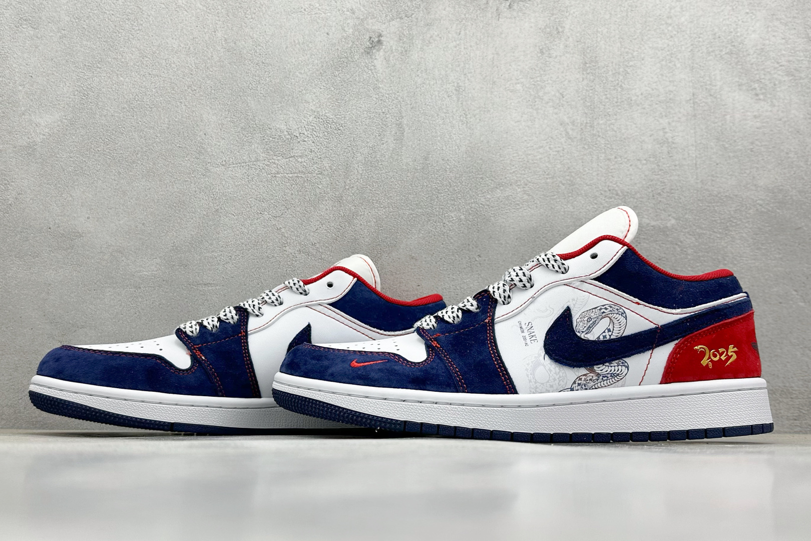  
Air Jordan 1 Retro Low 蛇年限定 白蓝红小钩官方同步新色 原装级产物
拒绝公底