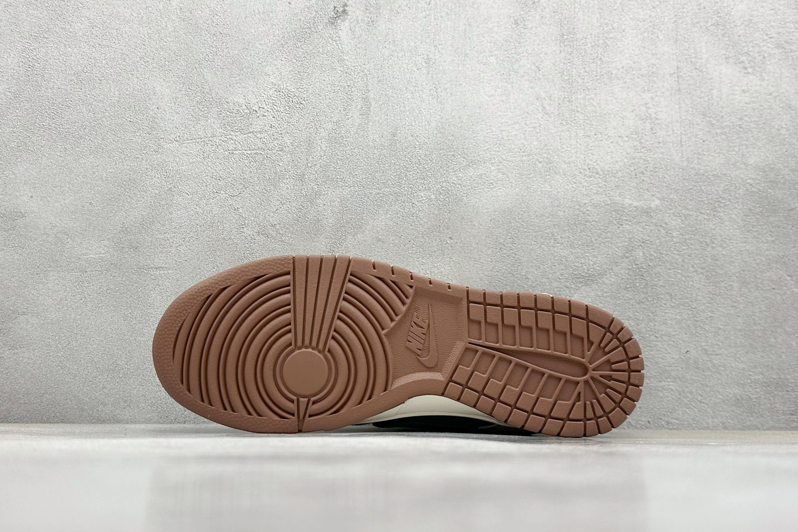  
Nike SB Dunk Low x Stussy 白蓝棕三小钩
纯原大厂出品 极力推荐
原装头层材
