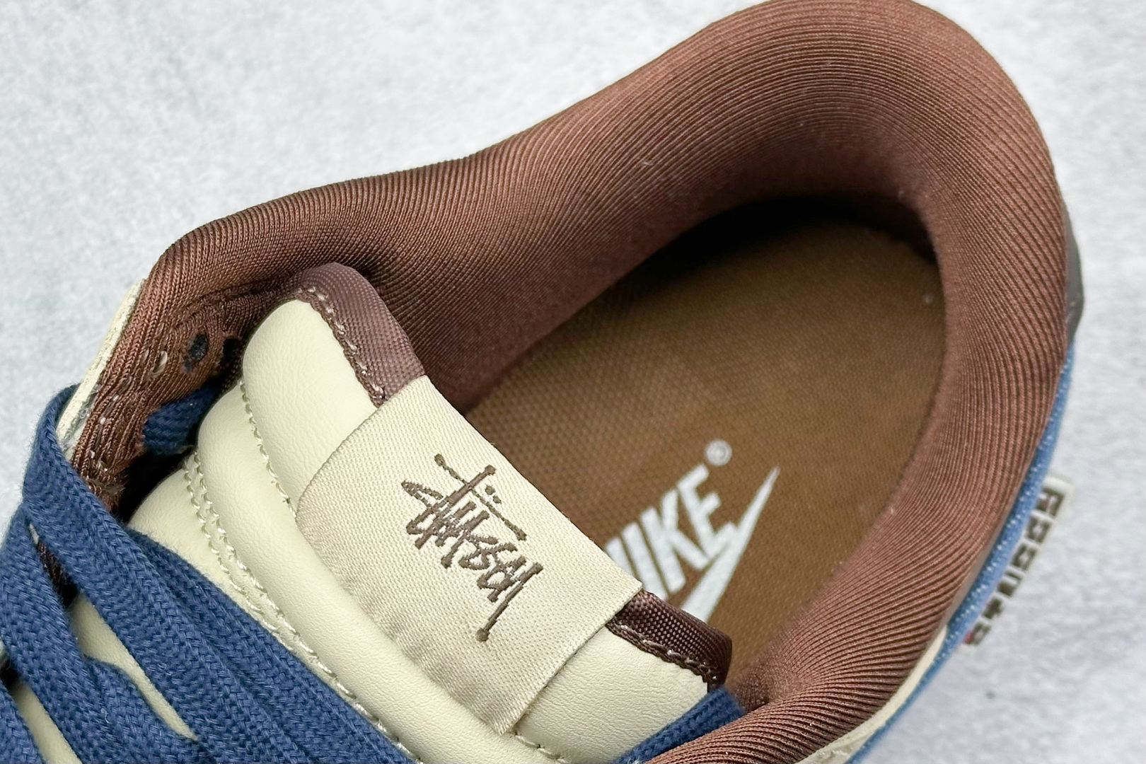  
Nike SB Dunk Low x Stussy 白蓝棕三小钩
纯原大厂出品 极力推荐
原装头层材