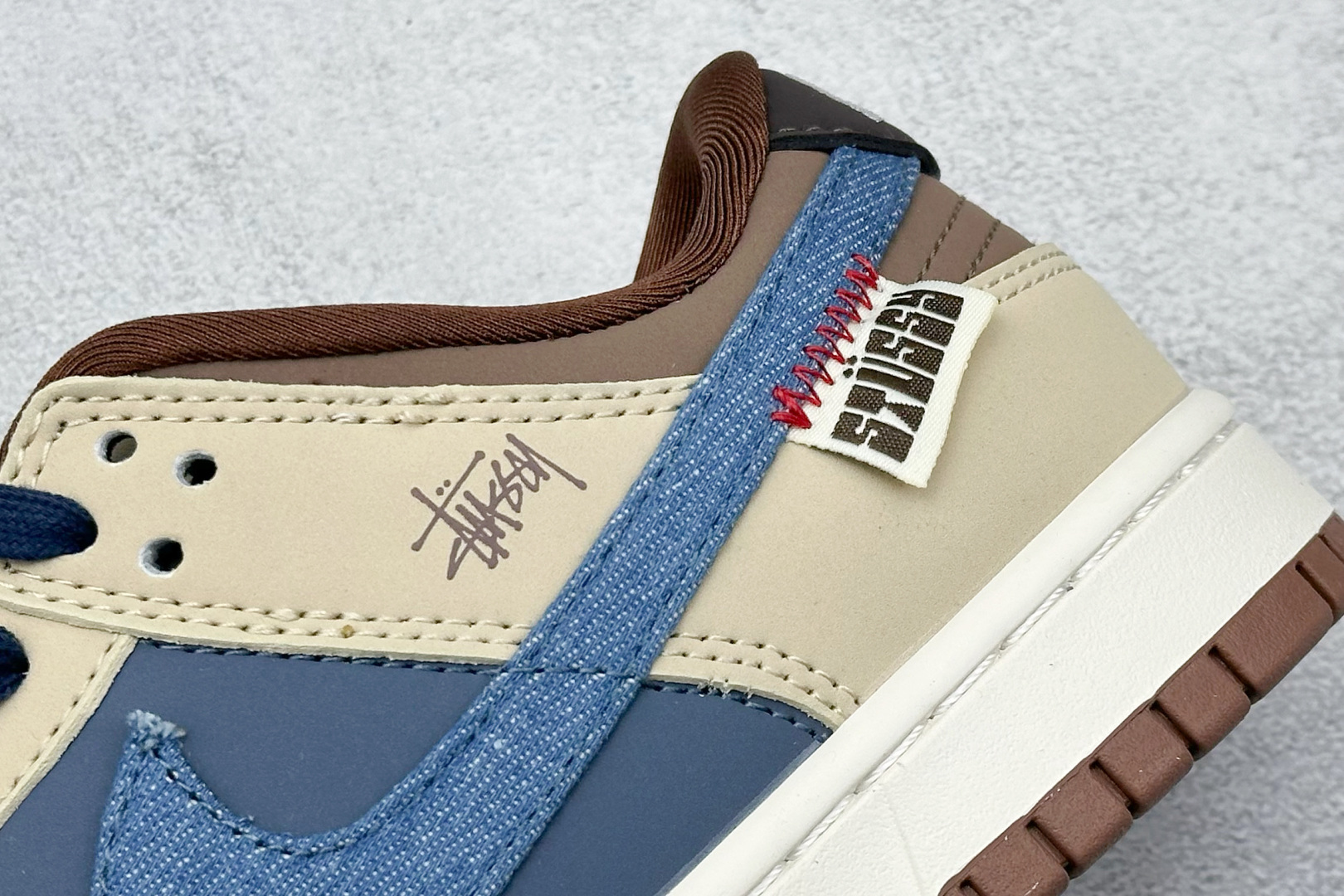  
Nike SB Dunk Low x Stussy 白蓝棕三小钩
纯原大厂出品 极力推荐
原装头层材