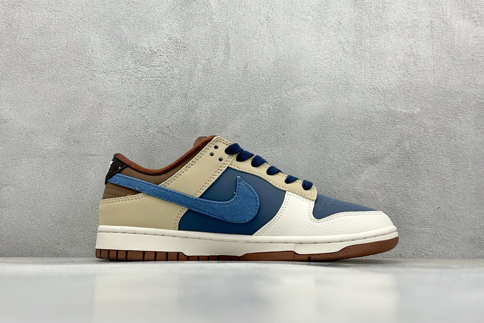  
Nike SB Dunk Low x Stussy 白蓝棕三小钩
纯原大厂出品 极力推荐
原装头层材