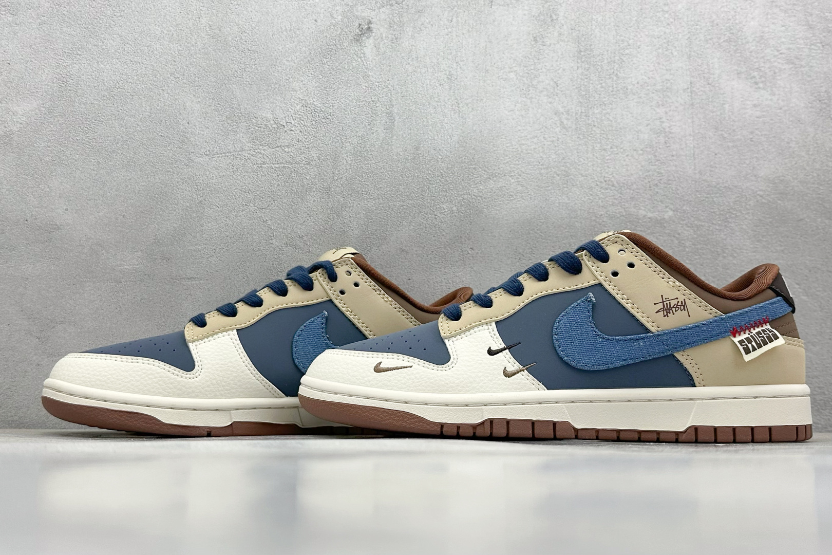  
Nike SB Dunk Low x Stussy 白蓝棕三小钩
纯原大厂出品 极力推荐
原装头层材