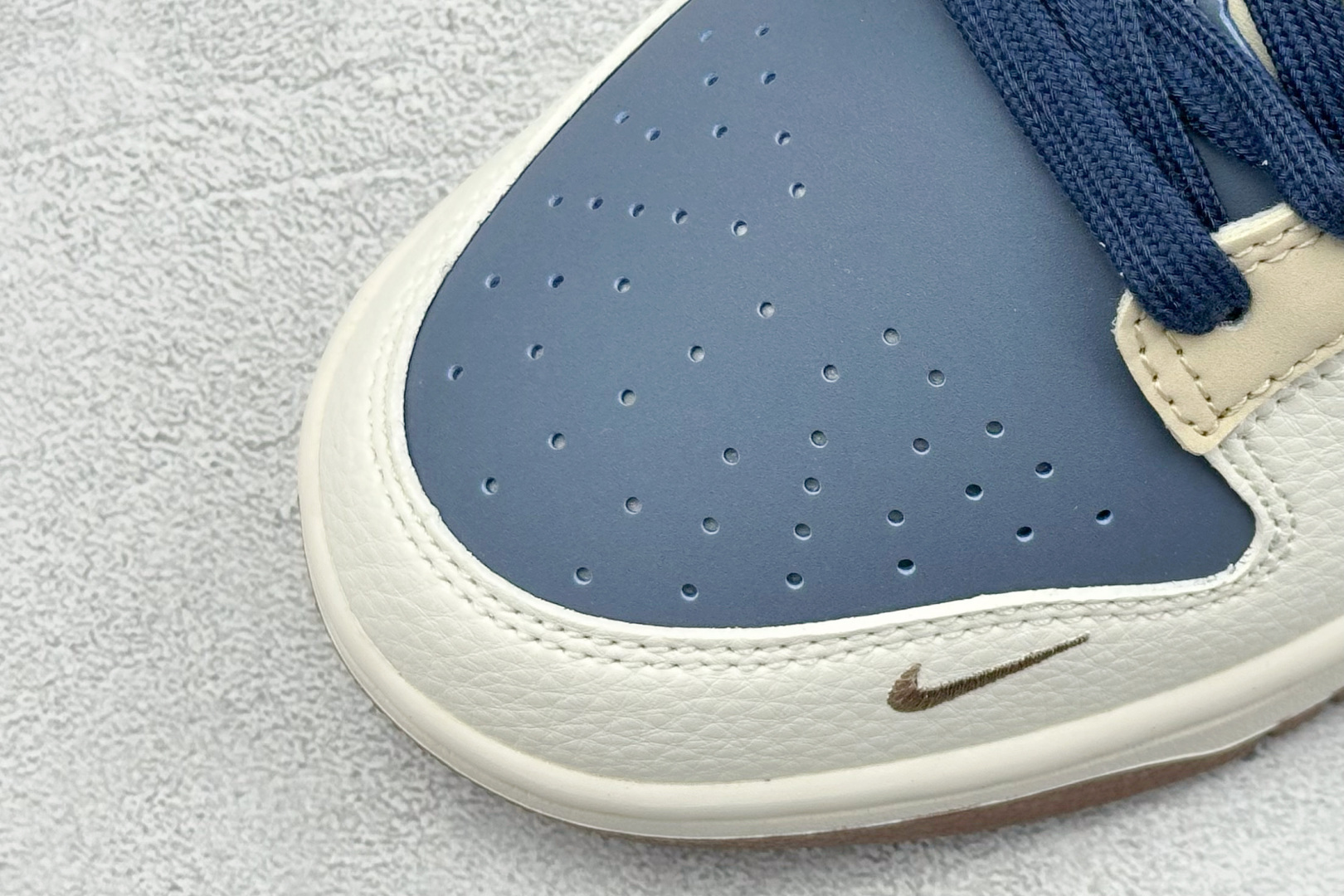  
Nike SB Dunk Low x Stussy 白蓝棕三小钩
纯原大厂出品 极力推荐
原装头层材