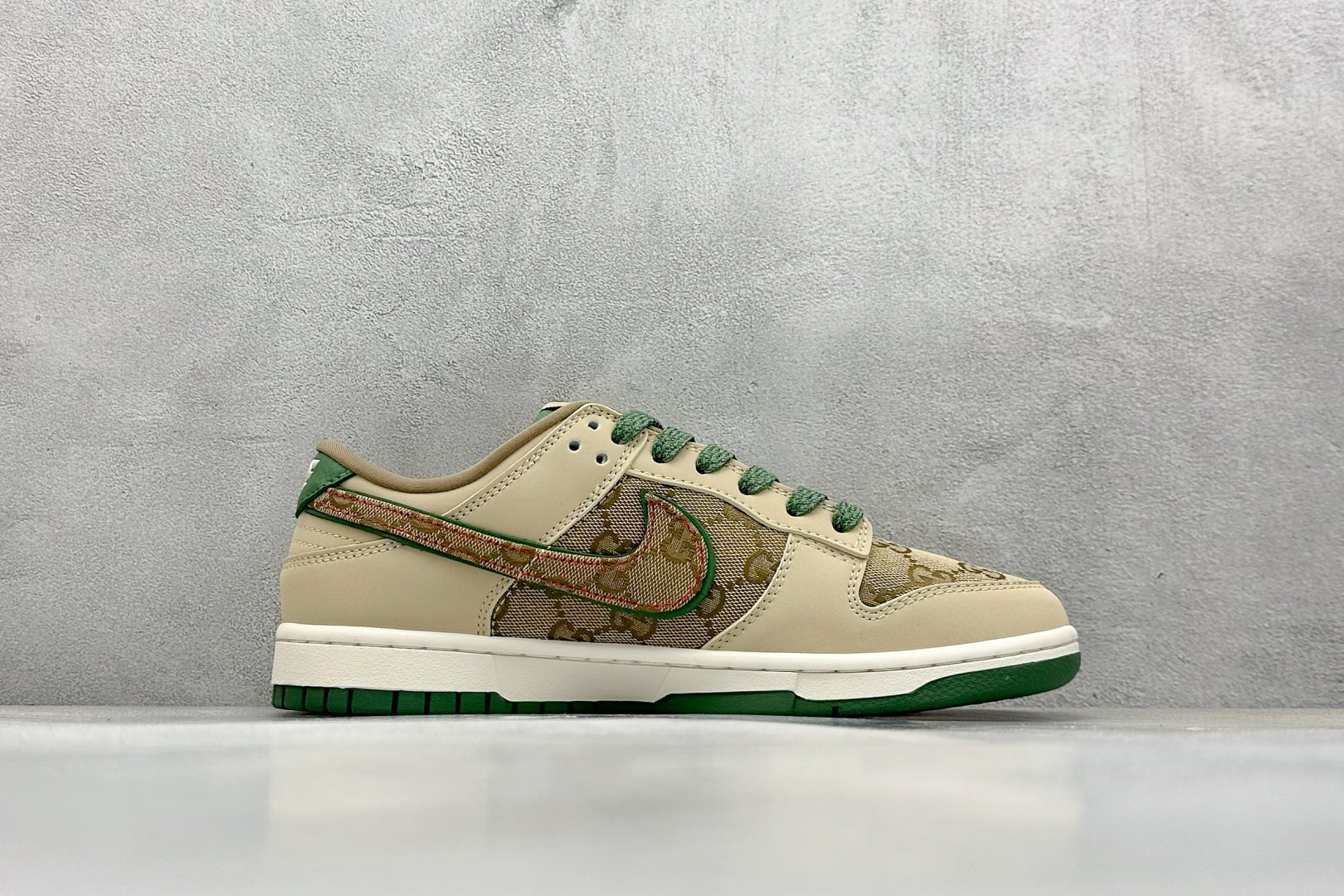 
Nike SB Dunk Low x GUCCI 棕绿小钩
纯原大厂出品 极力推荐
原装头层材料 独