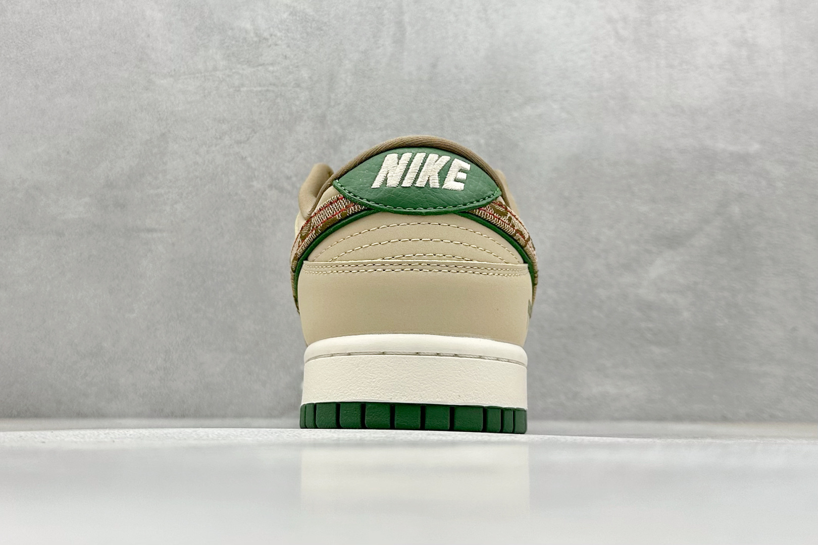  
Nike SB Dunk Low x GUCCI 棕绿小钩
纯原大厂出品 极力推荐
原装头层材料 独