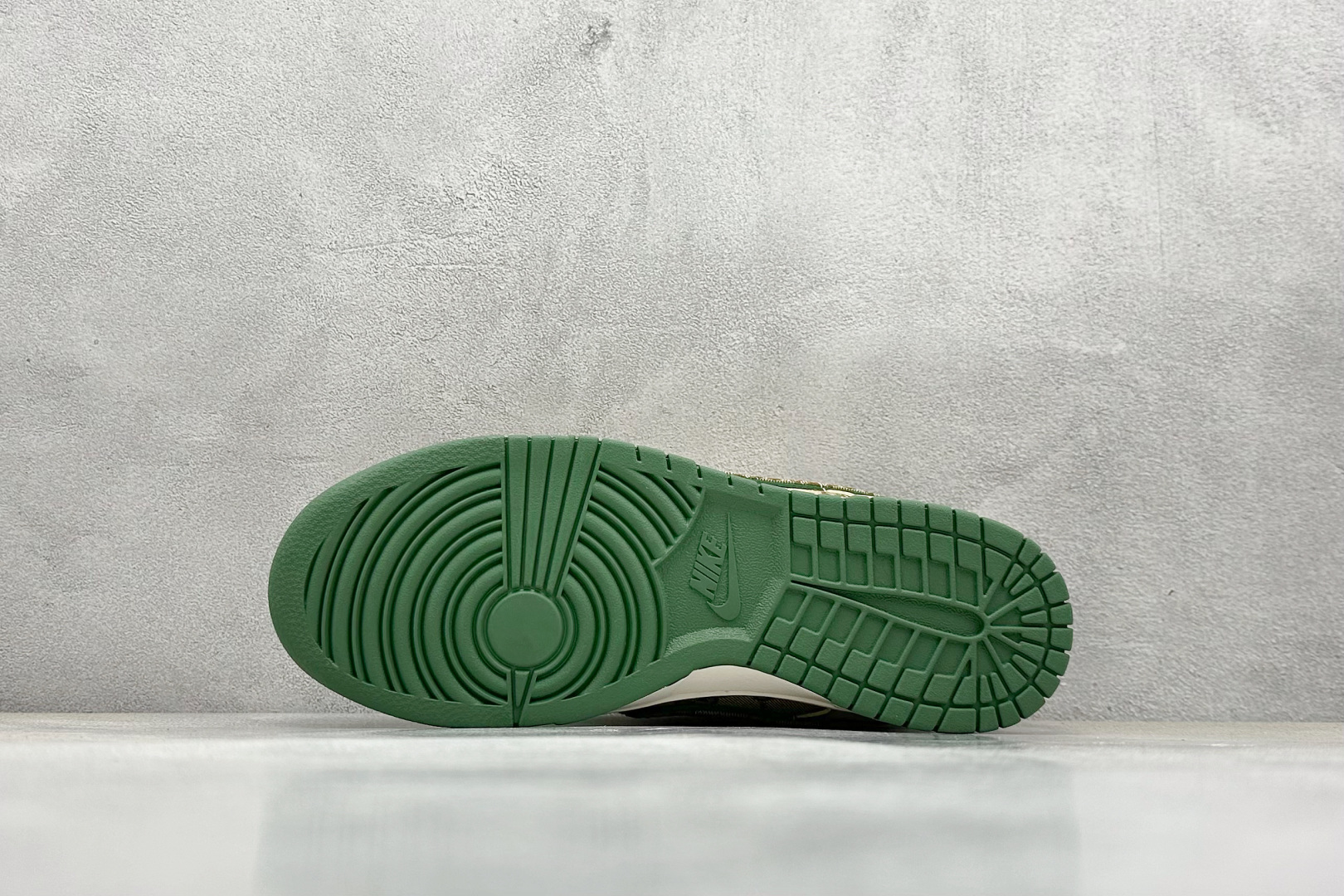  
Nike SB Dunk Low x GUCCI 棕绿小钩
纯原大厂出品 极力推荐
原装头层材料 独