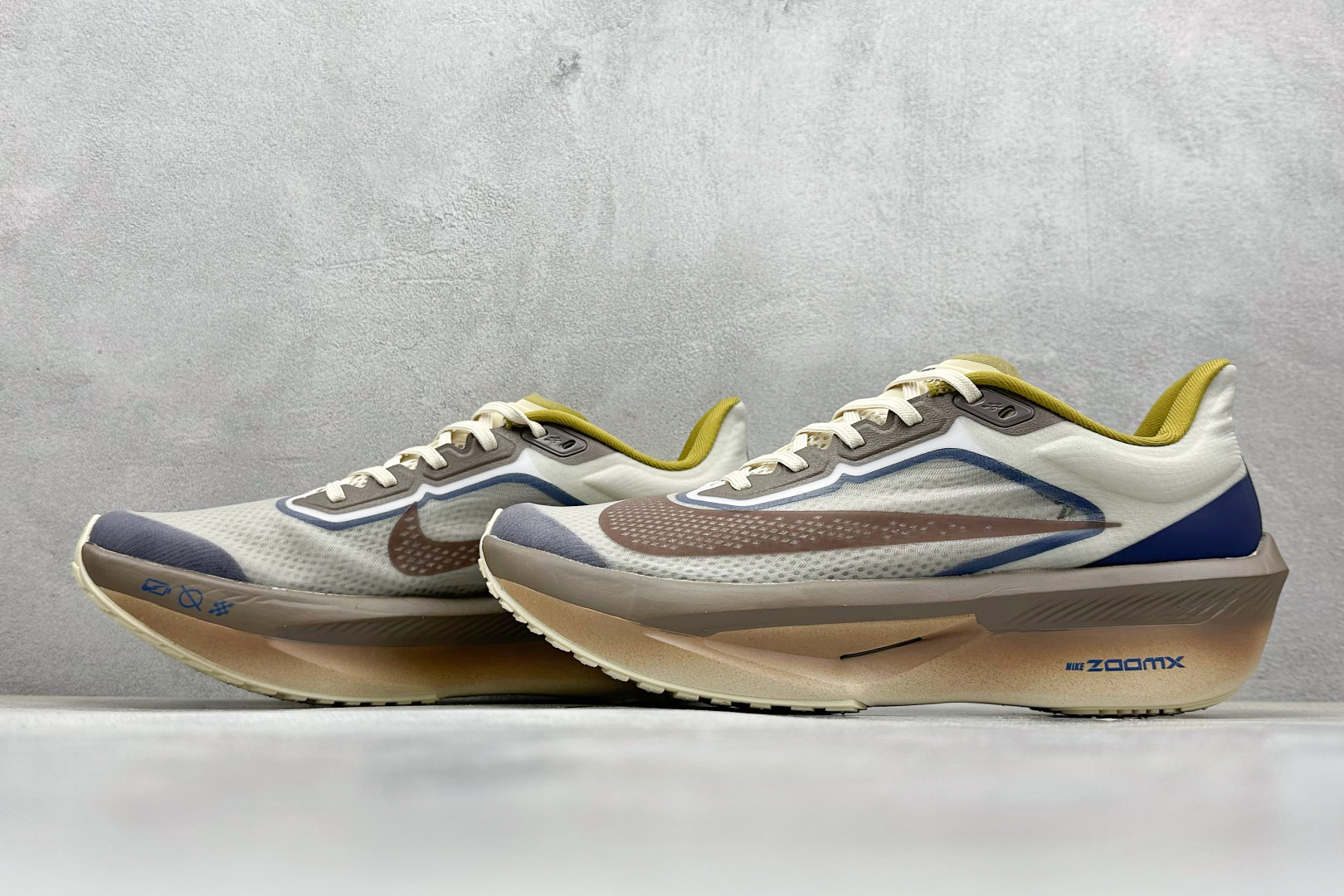  
Nk Zoom Fly 6 耐克超弹轻盈跑步鞋
#鞋款搭载 Flyknit 材料 打造出众弹性 易