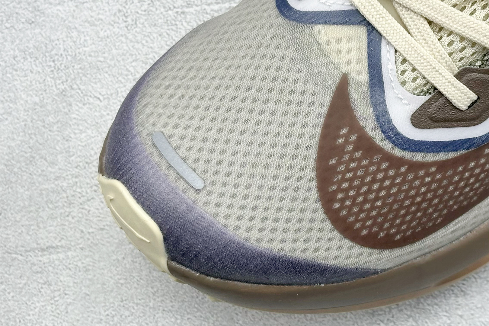  
Nk Zoom Fly 6 耐克超弹轻盈跑步鞋
#鞋款搭载 Flyknit 材料 打造出众弹性 易