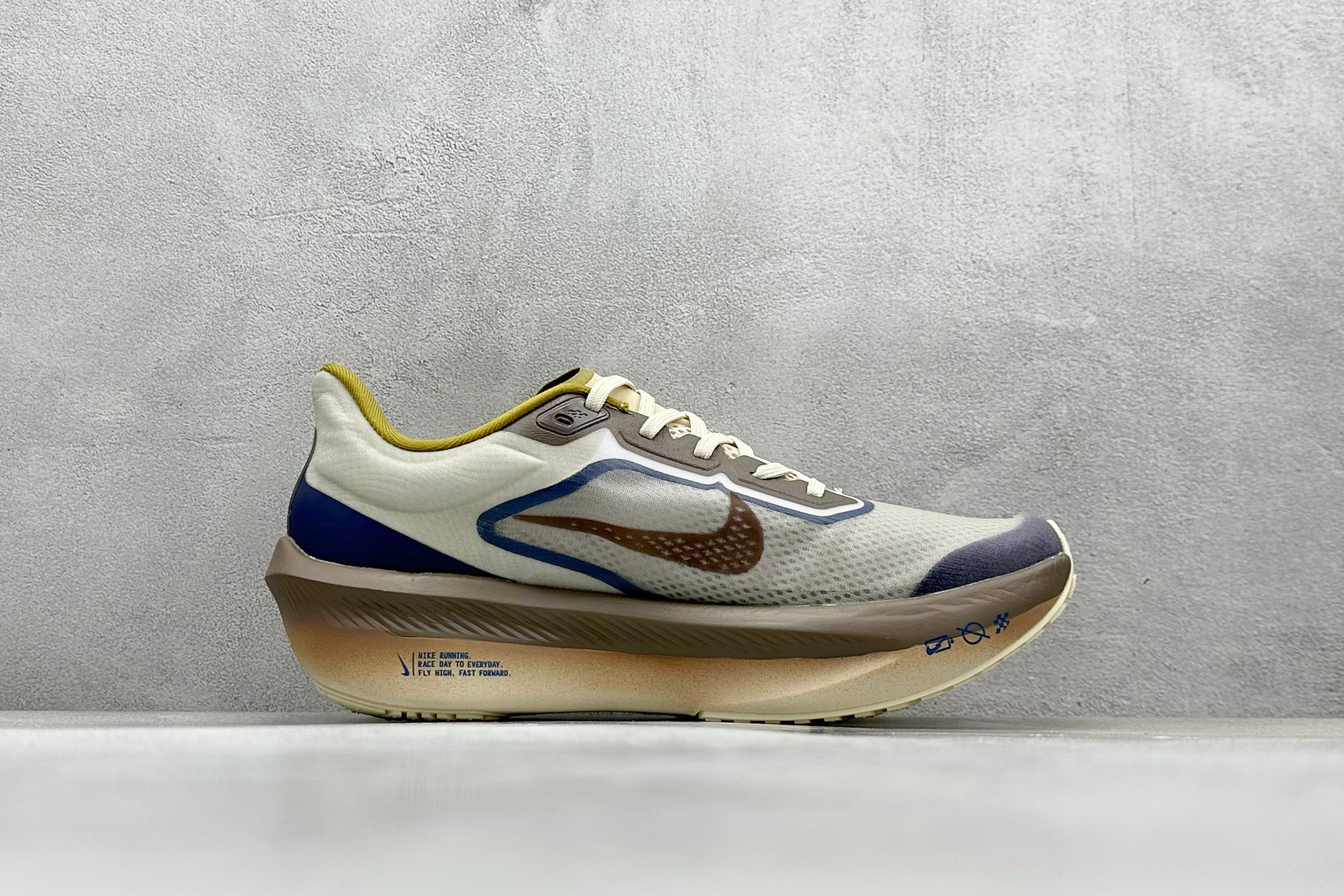  
Nk Zoom Fly 6 耐克超弹轻盈跑步鞋
#鞋款搭载 Flyknit 材料 打造出众弹性 易