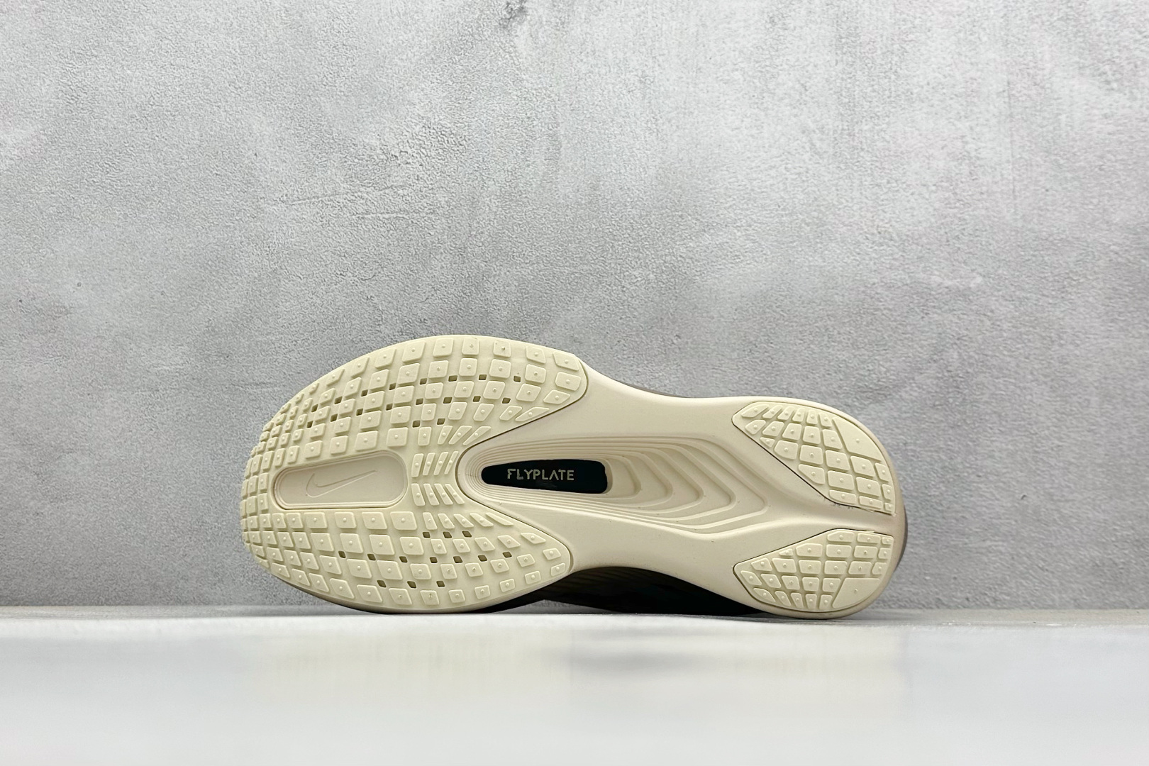  
Nk Zoom Fly 6 耐克超弹轻盈跑步鞋
#鞋款搭载 Flyknit 材料 打造出众弹性 易