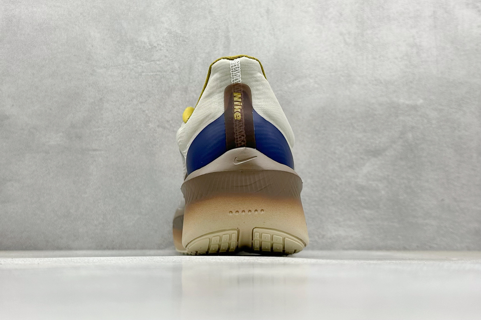  
Nk Zoom Fly 6 耐克超弹轻盈跑步鞋
#鞋款搭载 Flyknit 材料 打造出众弹性 易