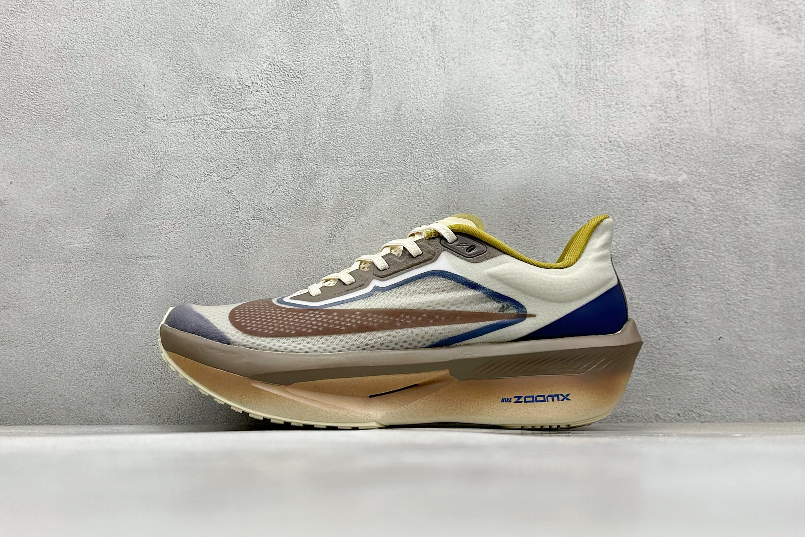 
Nk Zoom Fly 6 耐克超弹轻盈跑步鞋
#鞋款搭载 Flyknit 材料 打造出众弹性 易