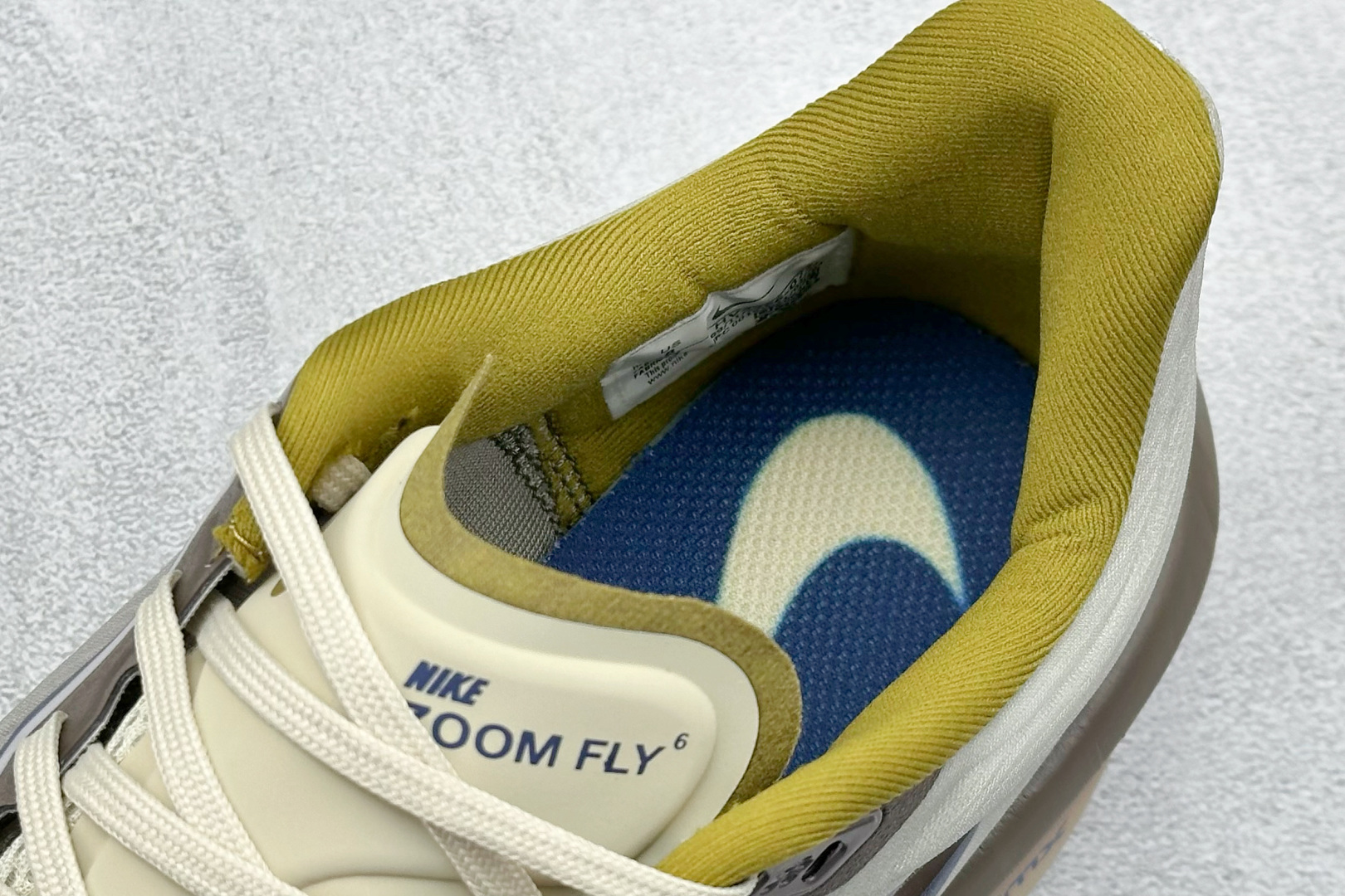  
Nk Zoom Fly 6 耐克超弹轻盈跑步鞋
#鞋款搭载 Flyknit 材料 打造出众弹性 易
