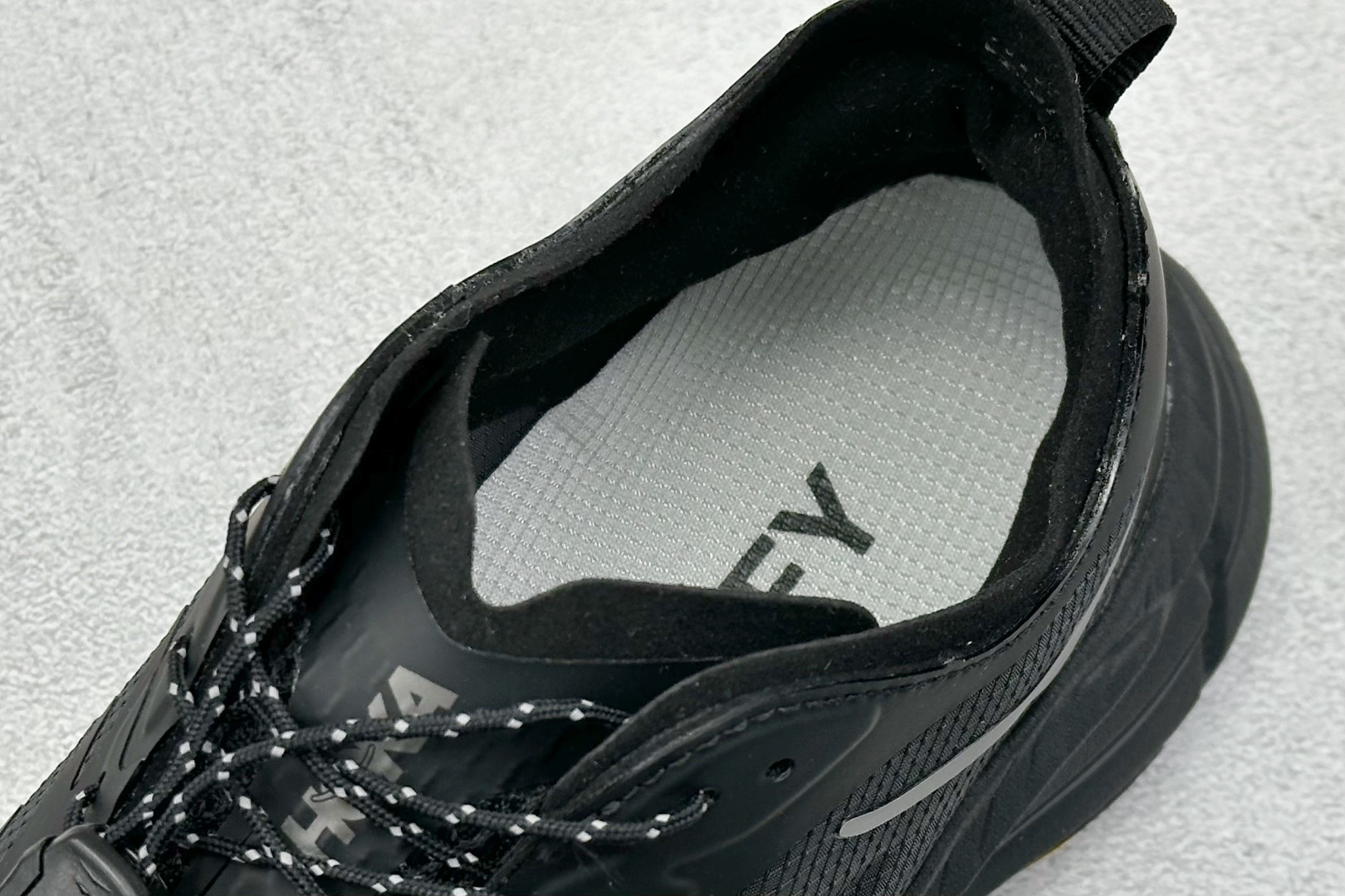  
HOKA ONE ONE Satisfy Running Mafate Trail 低帮缓震户外登山