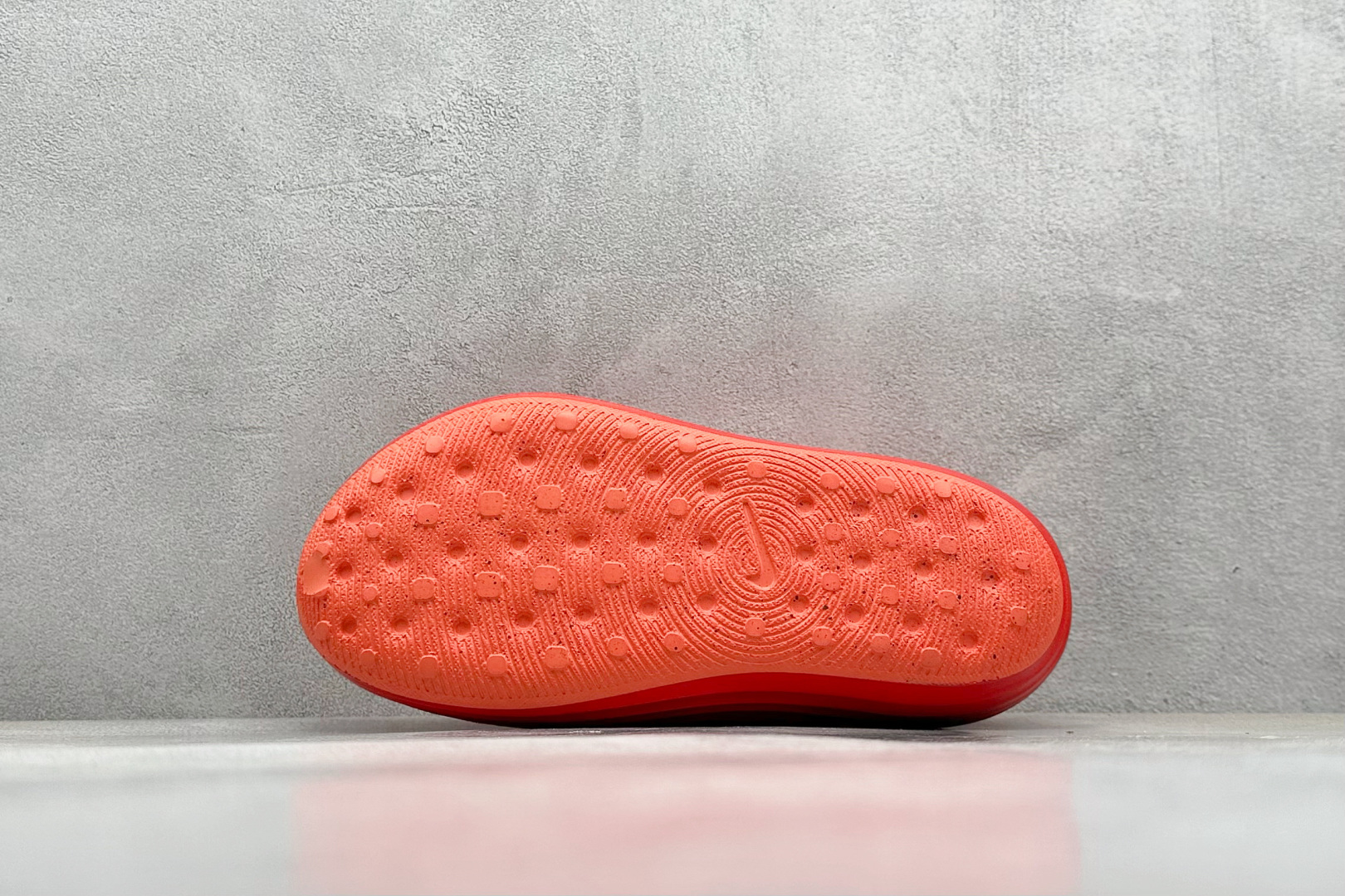  
Nike ReactX Rejuven8 一脚蹬夏日穿搭凉鞋
#采用质感柔软且出众回弹的 Reac