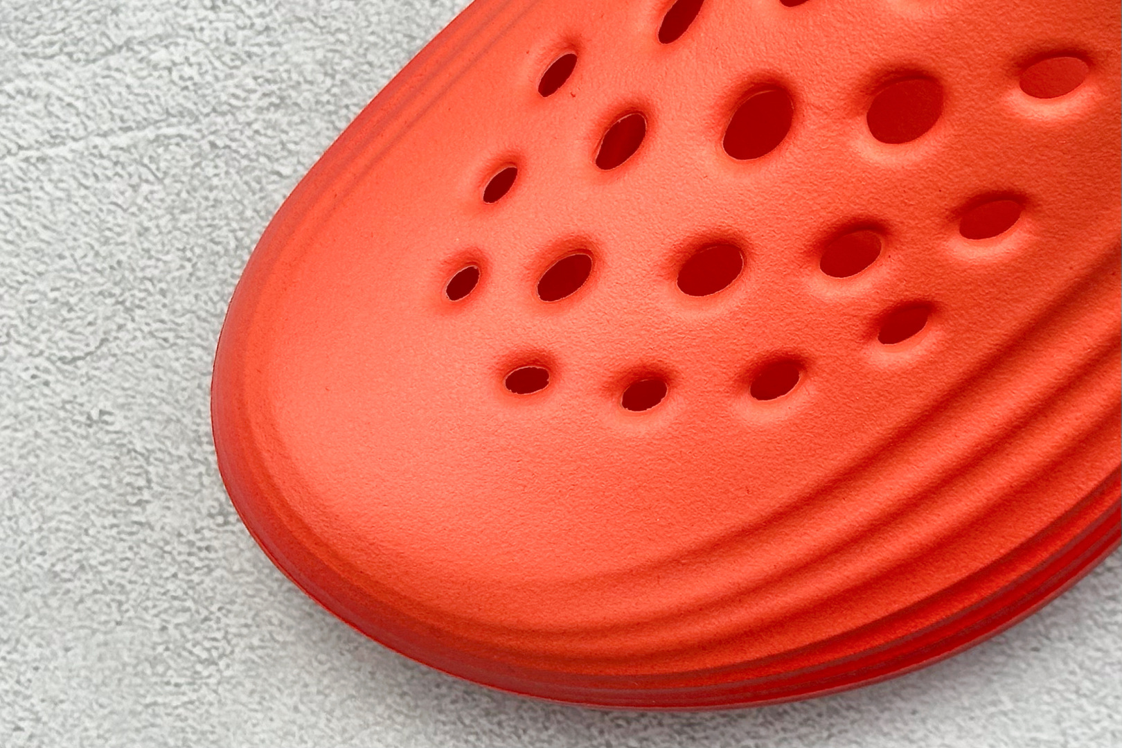  
Nike ReactX Rejuven8 一脚蹬夏日穿搭凉鞋
#采用质感柔软且出众回弹的 Reac
