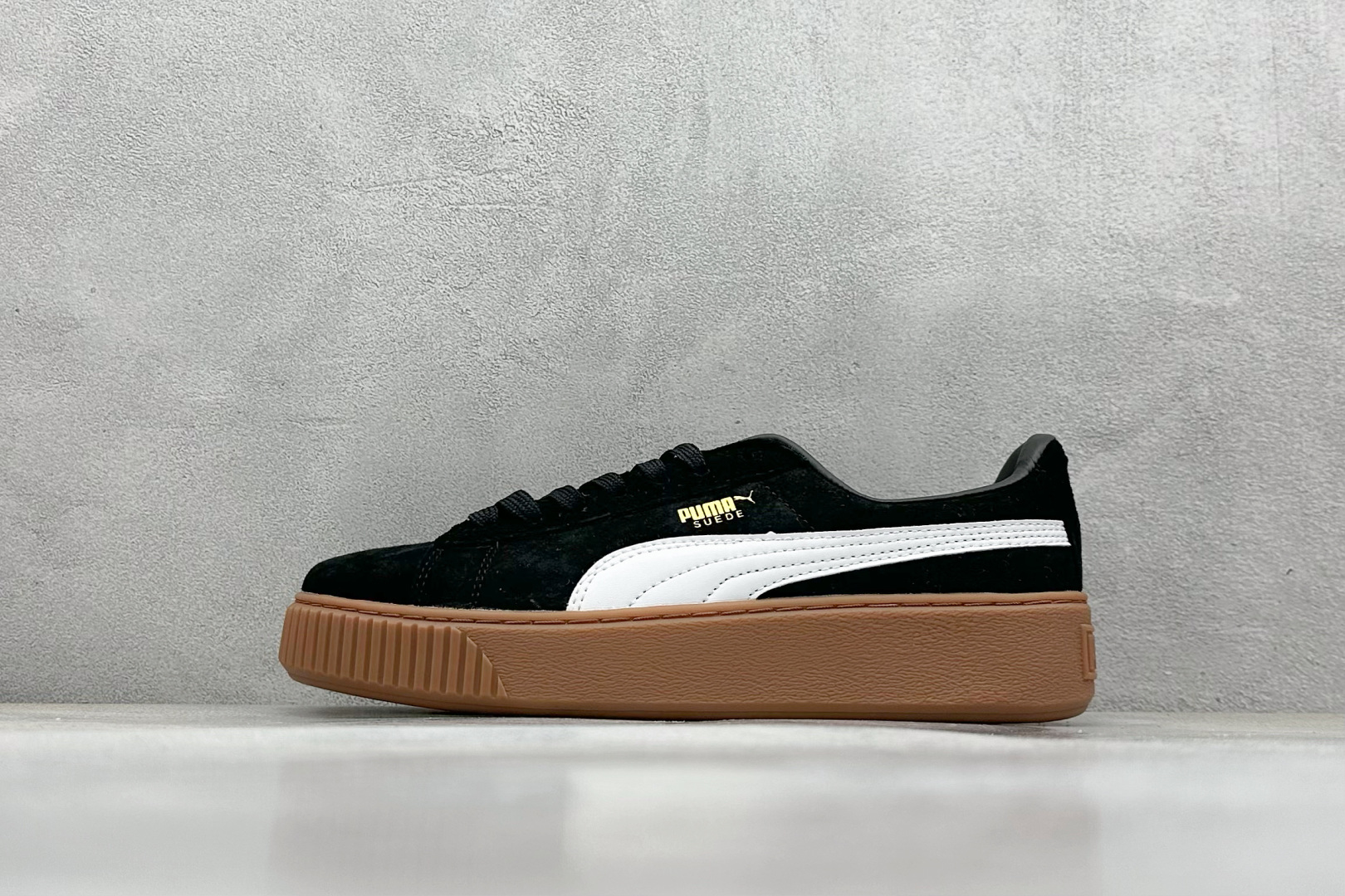 福利特价 
Puma Suede Platform 彪马蕾哈娜板鞋 

货号：
编码：24