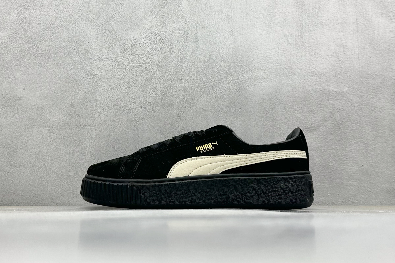 福利特价 
Puma Suede Platform 彪马蕾哈娜板鞋 

货号：
编码：24