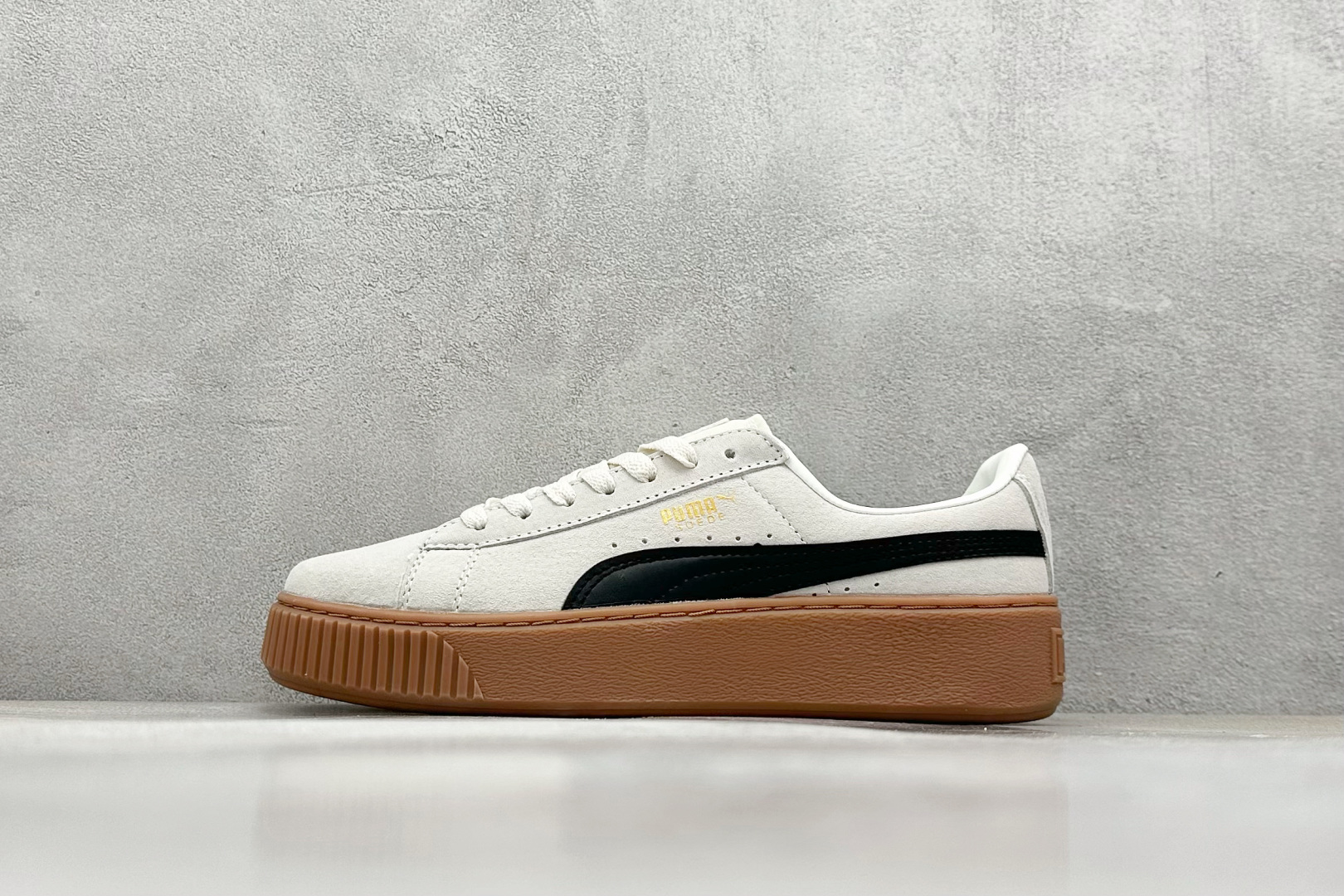 福利特价 
Puma Suede Platform 彪马蕾哈娜板鞋 

货号：
编码：24