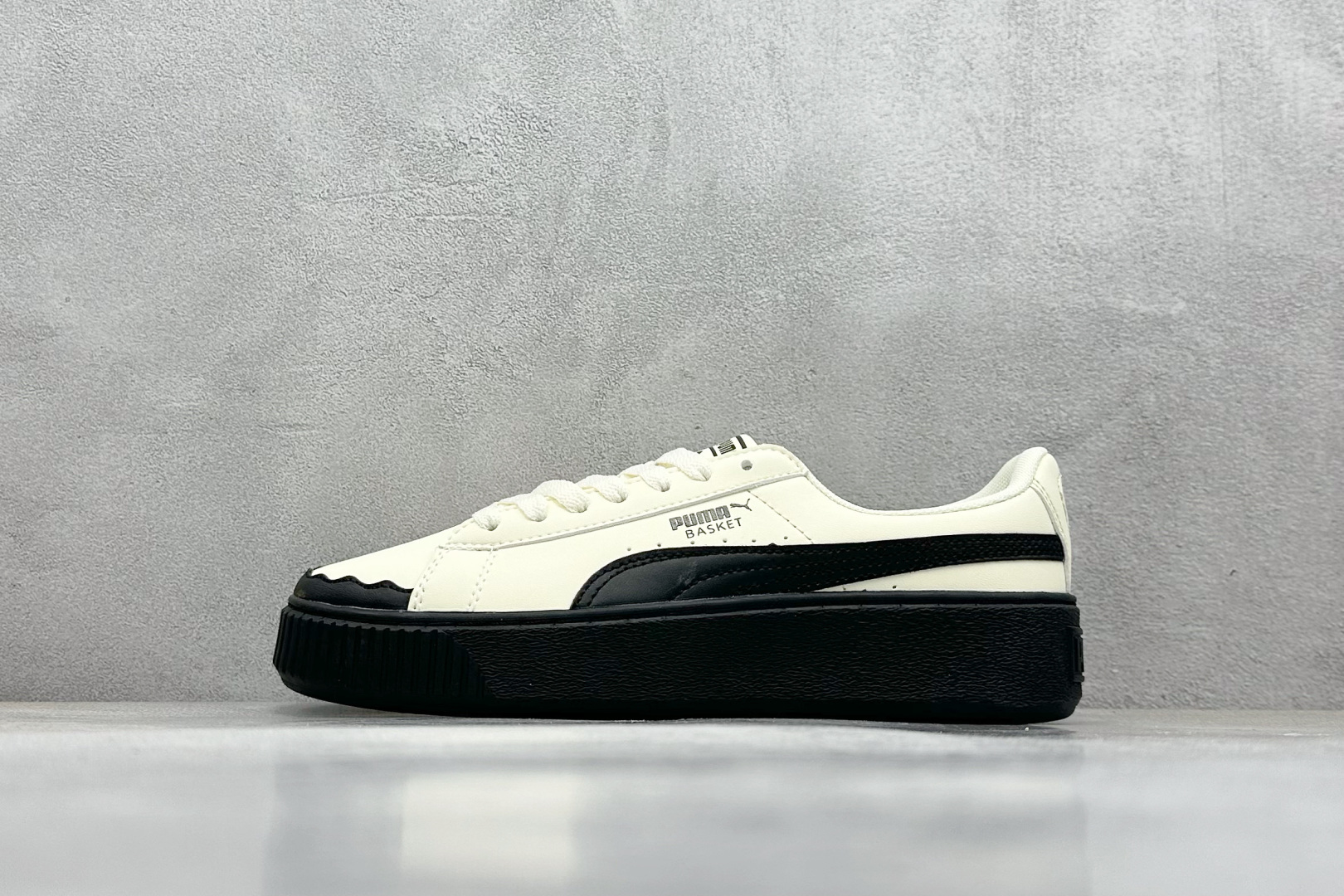 福利特价 
Puma Suede Platform 彪马蕾哈娜板鞋 

货号：
编码：24