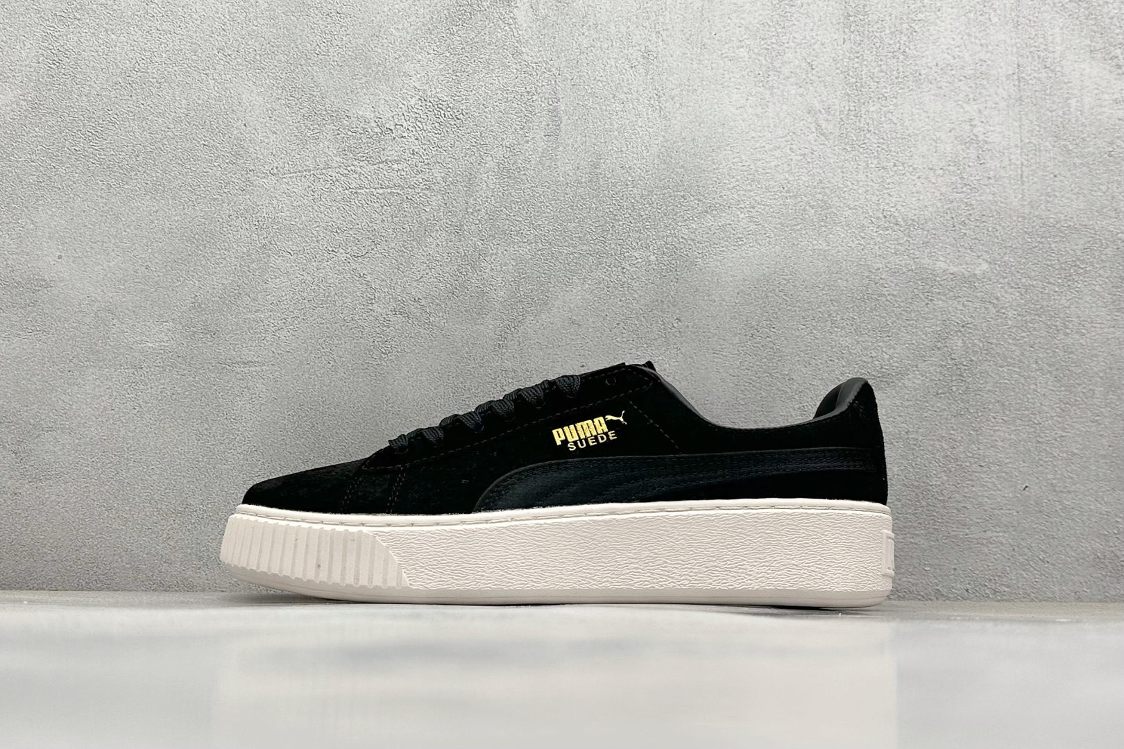 福利特价 
Puma Suede Platform 彪马蕾哈娜板鞋 

货号：
编码：24