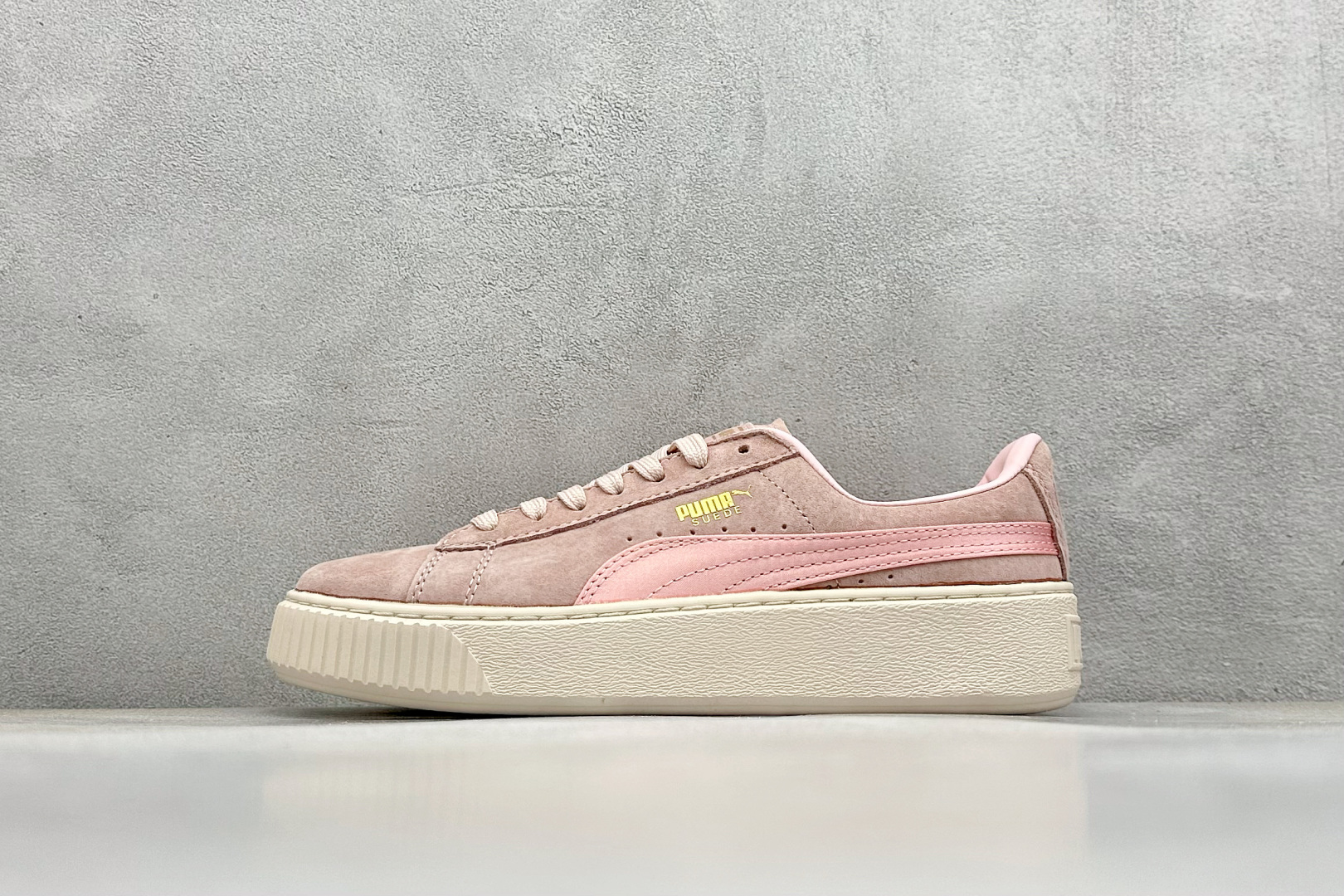 福利特价 
Puma Suede Platform 彪马蕾哈娜板鞋 

货号：
编码：24