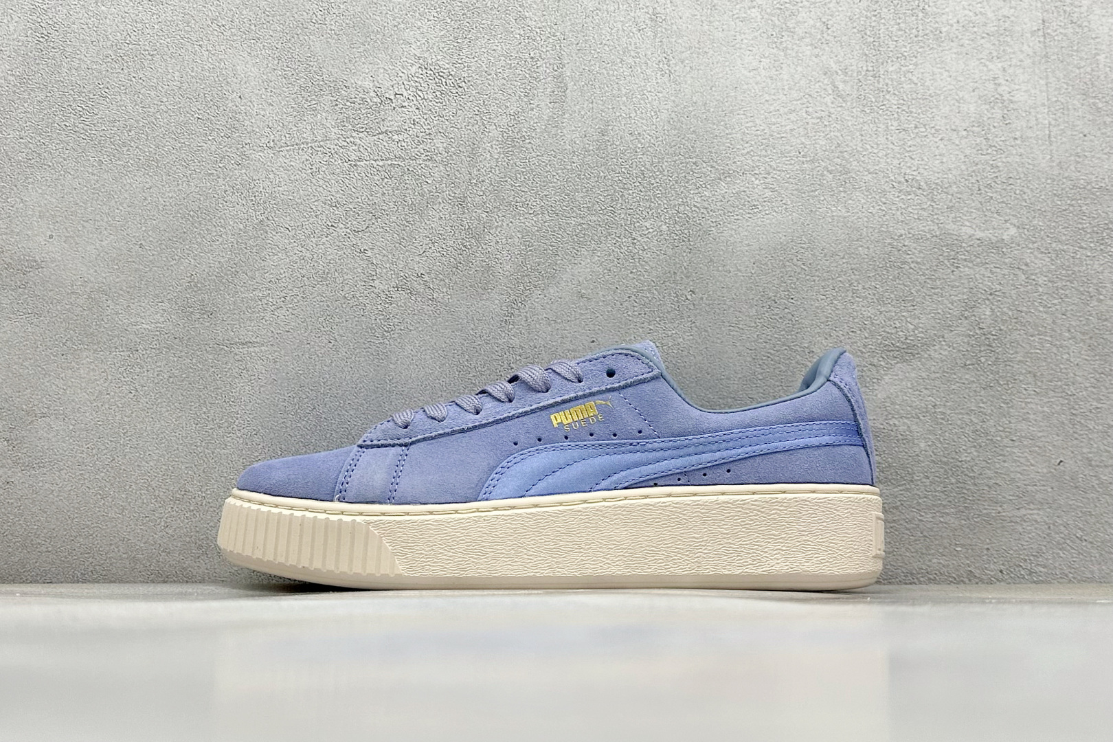 福利特价 
Puma Suede Platform 彪马蕾哈娜板鞋 

货号：
编码：24