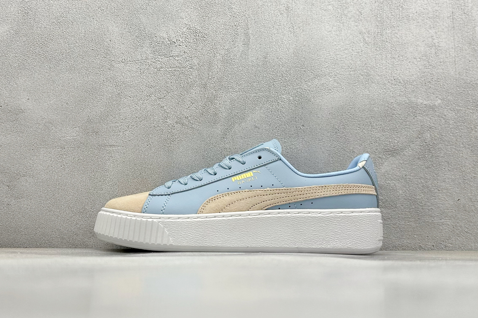 福利特价 
Puma Suede Platform 彪马蕾哈娜板鞋 

货号：
编码：24
