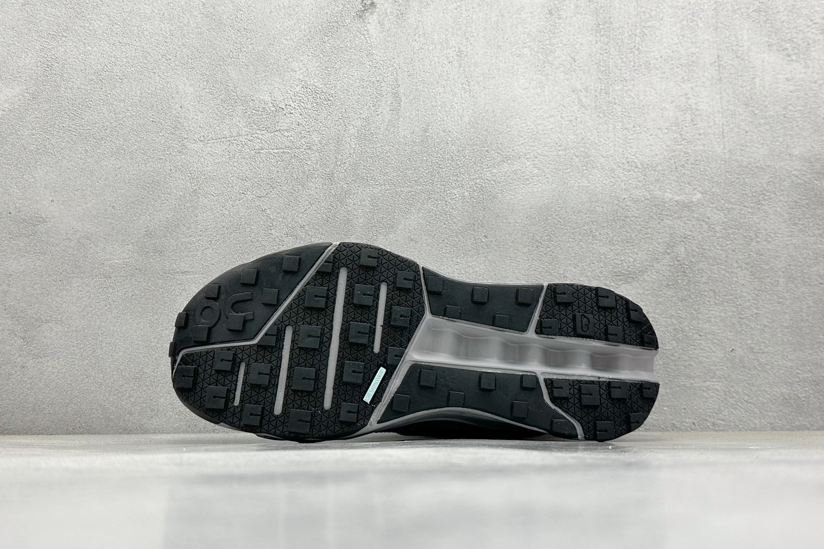  
WK版 On昂跑 Cloudtilt Loewe
户外街头机能风跑步鞋
Cloud Hi Edge户