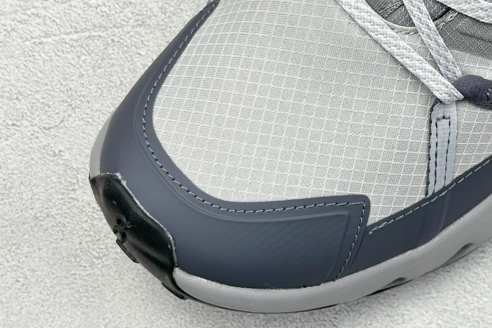  
WK版 On昂跑 Cloudtilt Loewe
户外街头机能风跑步鞋
Cloud Hi Edge户
