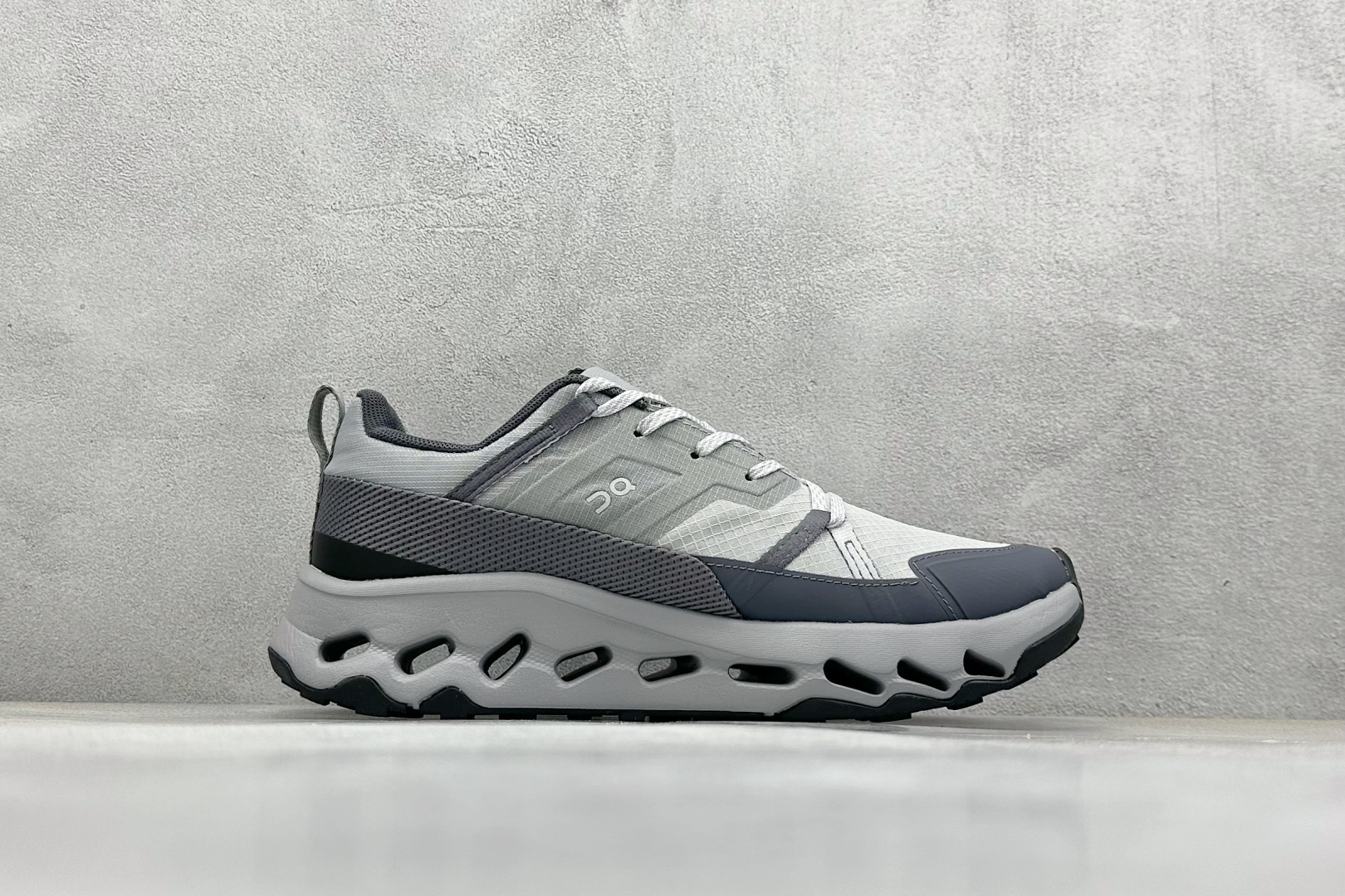  
WK版 On昂跑 Cloudtilt Loewe
户外街头机能风跑步鞋
Cloud Hi Edge户