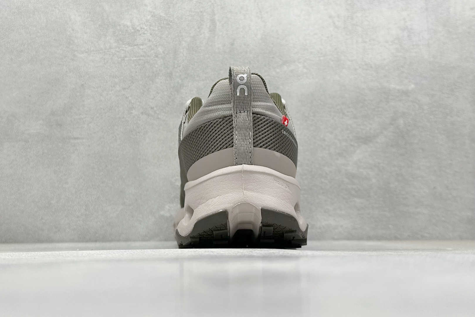  
WK版 On昂跑 Cloudtilt Loewe
户外街头机能风跑步鞋
Cloud Hi Edge户