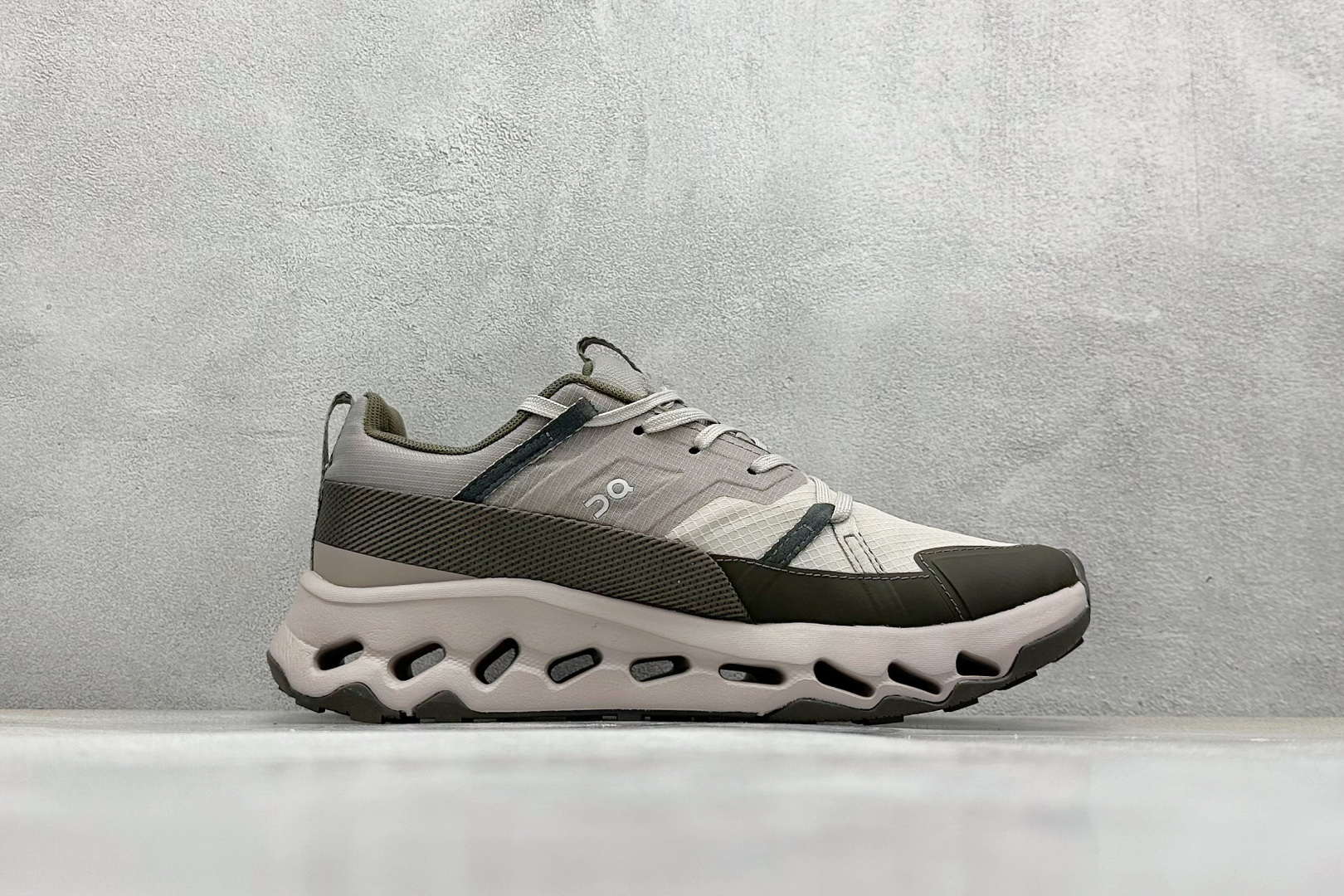  
WK版 On昂跑 Cloudtilt Loewe
户外街头机能风跑步鞋
Cloud Hi Edge户