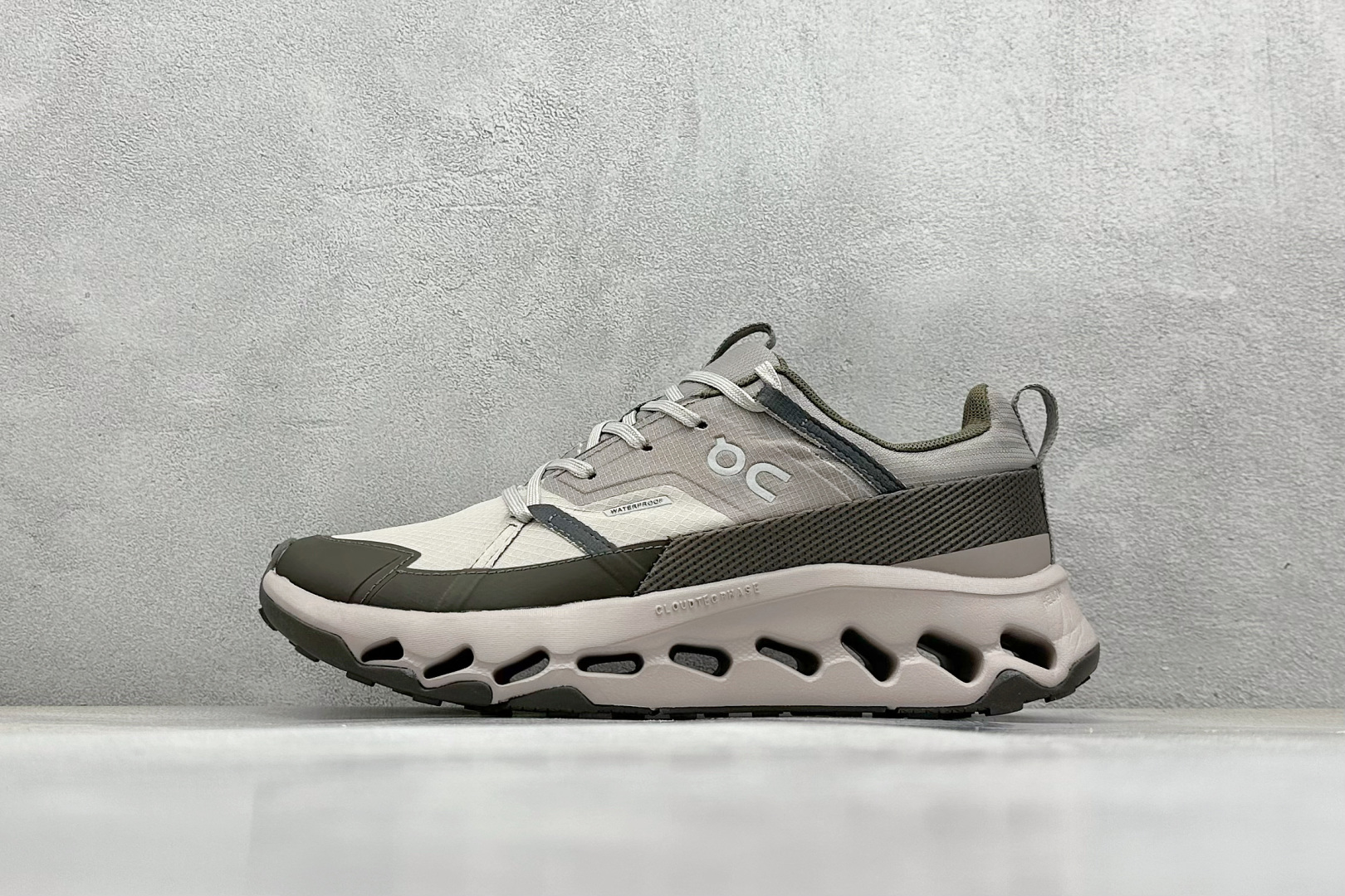  
WK版 On昂跑 Cloudtilt Loewe
户外街头机能风跑步鞋
Cloud Hi Edge户