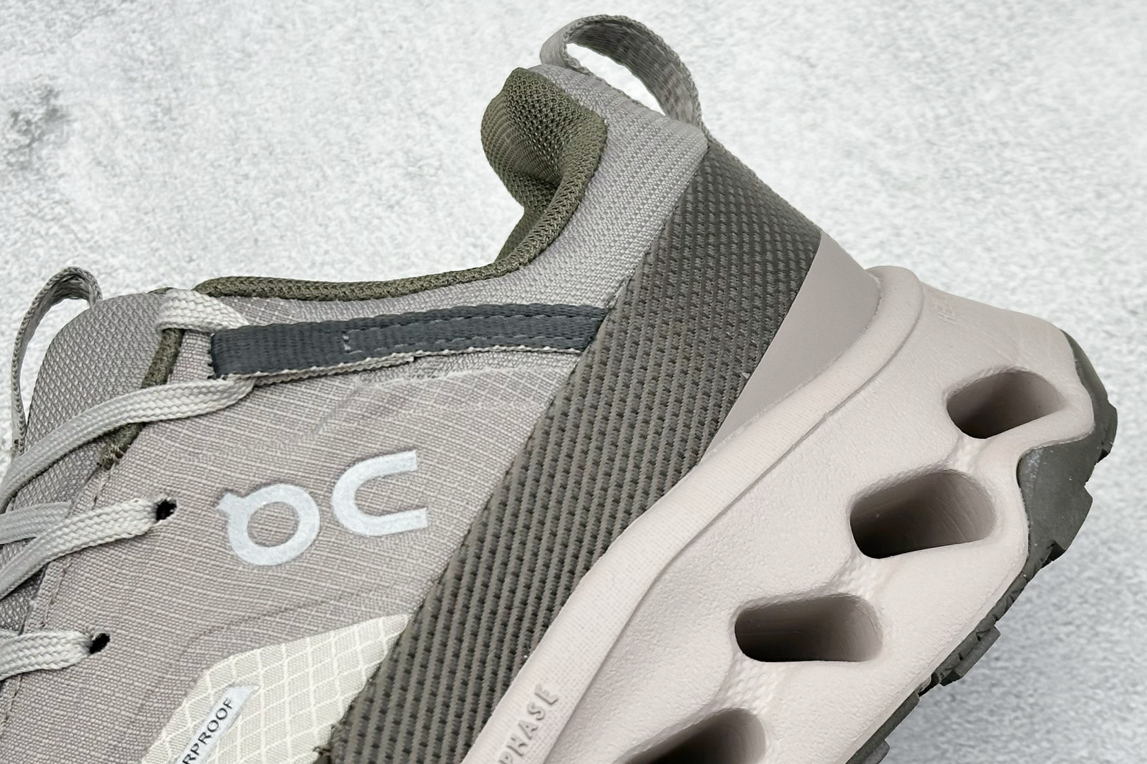  
WK版 On昂跑 Cloudtilt Loewe
户外街头机能风跑步鞋
Cloud Hi Edge户