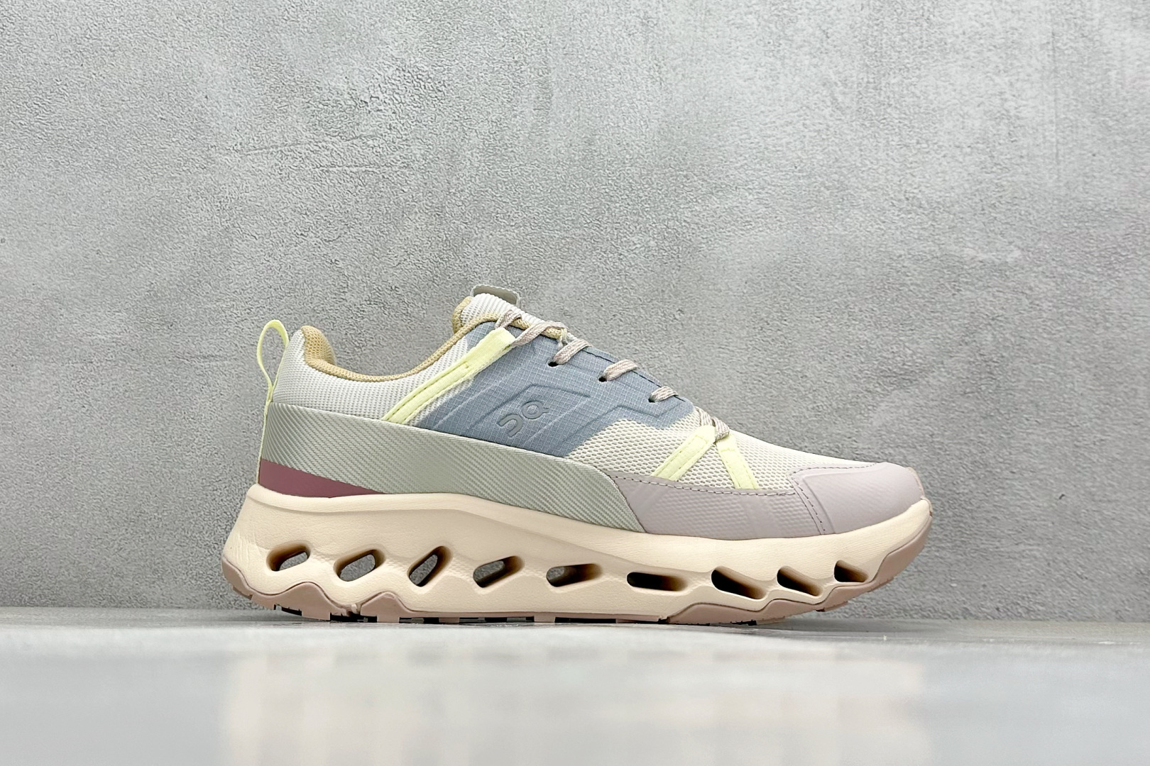  
WK版 On昂跑 Cloudtilt Loewe
户外街头机能风跑步鞋
Cloud Hi Edge户