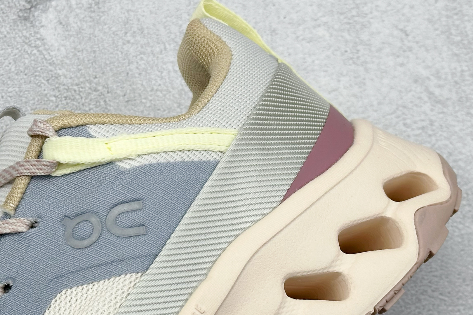  
WK版 On昂跑 Cloudtilt Loewe
户外街头机能风跑步鞋
Cloud Hi Edge户