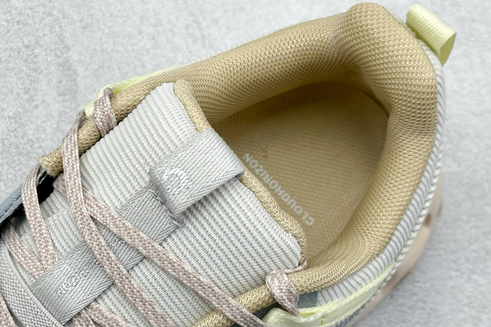  
WK版 On昂跑 Cloudtilt Loewe
户外街头机能风跑步鞋
Cloud Hi Edge户