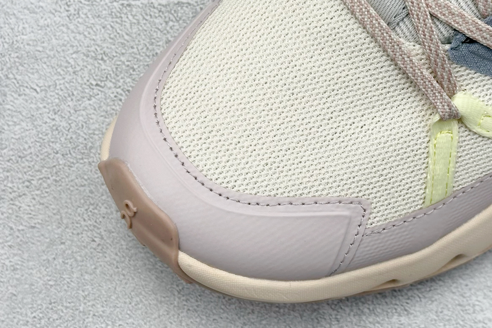 
WK版 On昂跑 Cloudtilt Loewe
户外街头机能风跑步鞋
Cloud Hi Edge户