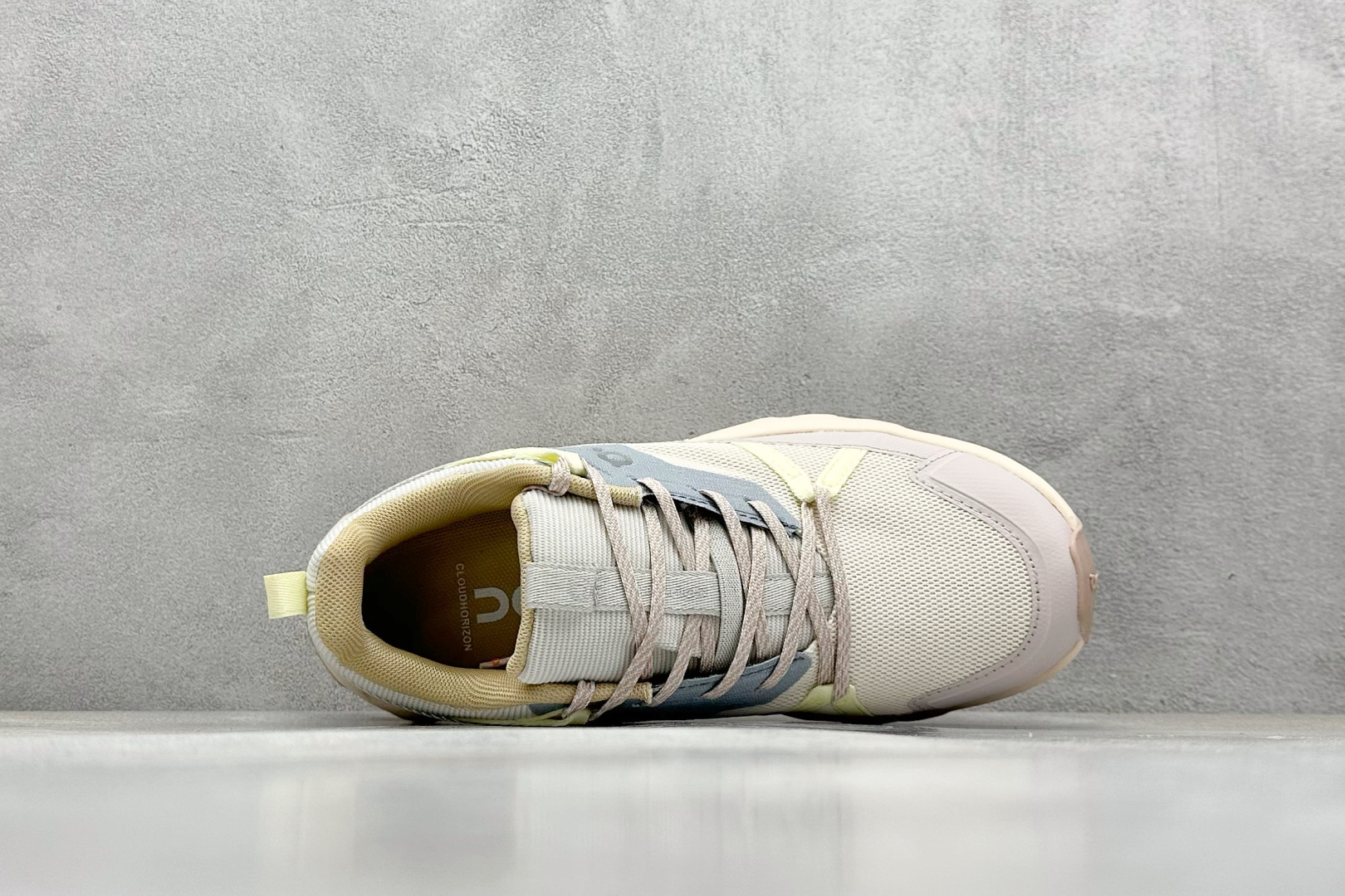  
WK版 On昂跑 Cloudtilt Loewe
户外街头机能风跑步鞋
Cloud Hi Edge户