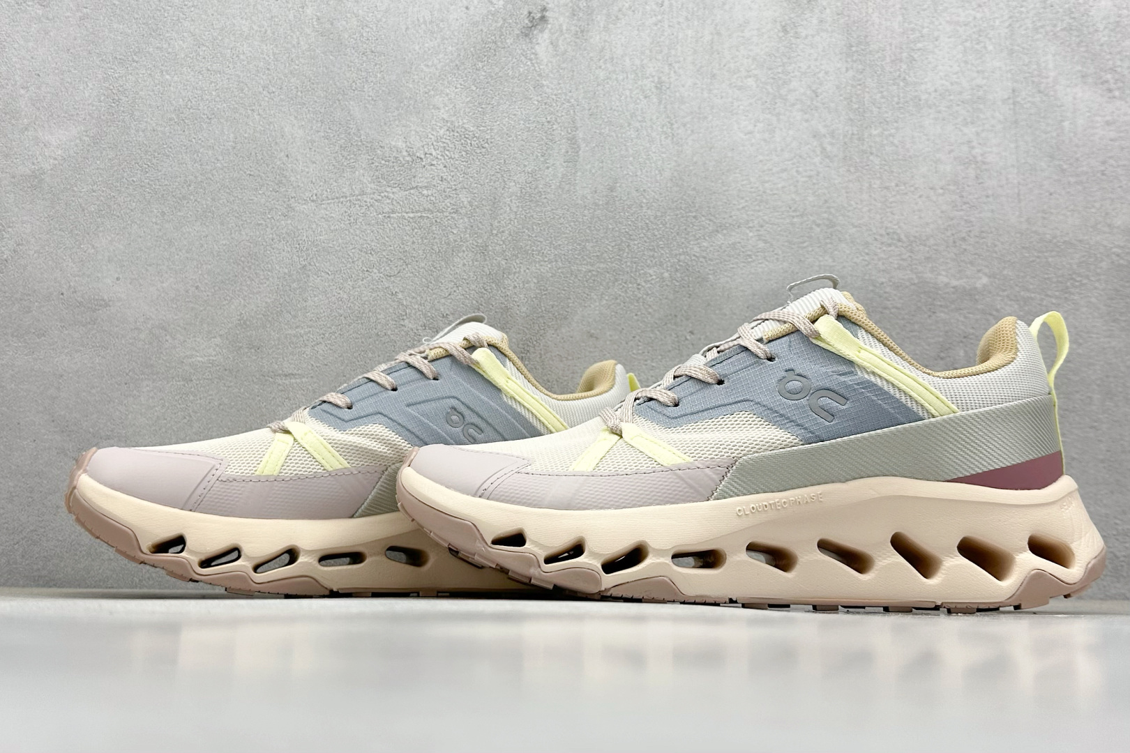  
WK版 On昂跑 Cloudtilt Loewe
户外街头机能风跑步鞋
Cloud Hi Edge户