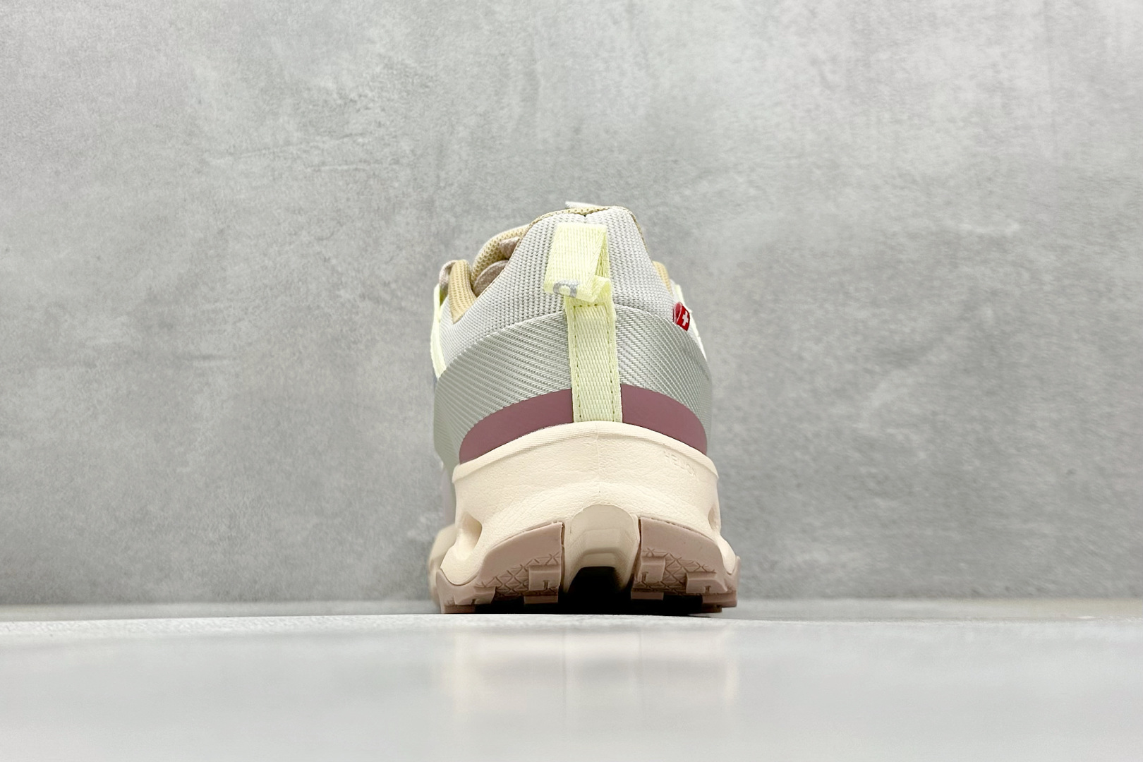  
WK版 On昂跑 Cloudtilt Loewe
户外街头机能风跑步鞋
Cloud Hi Edge户
