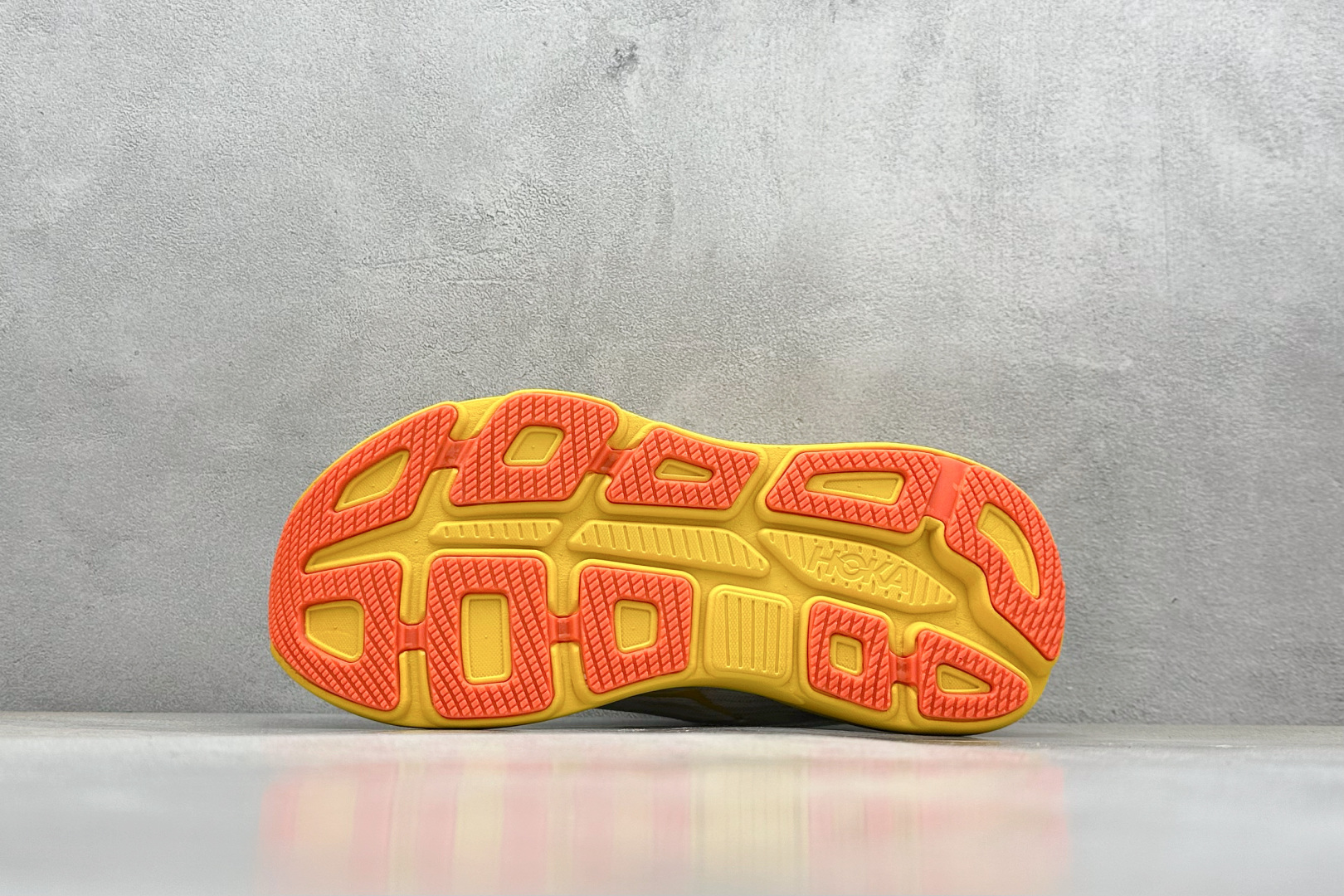  
W版 HOKA ONE ONE Bondi 9 机能缓震跑鞋
#鞋面部分采用工程网眼面料，可以确保