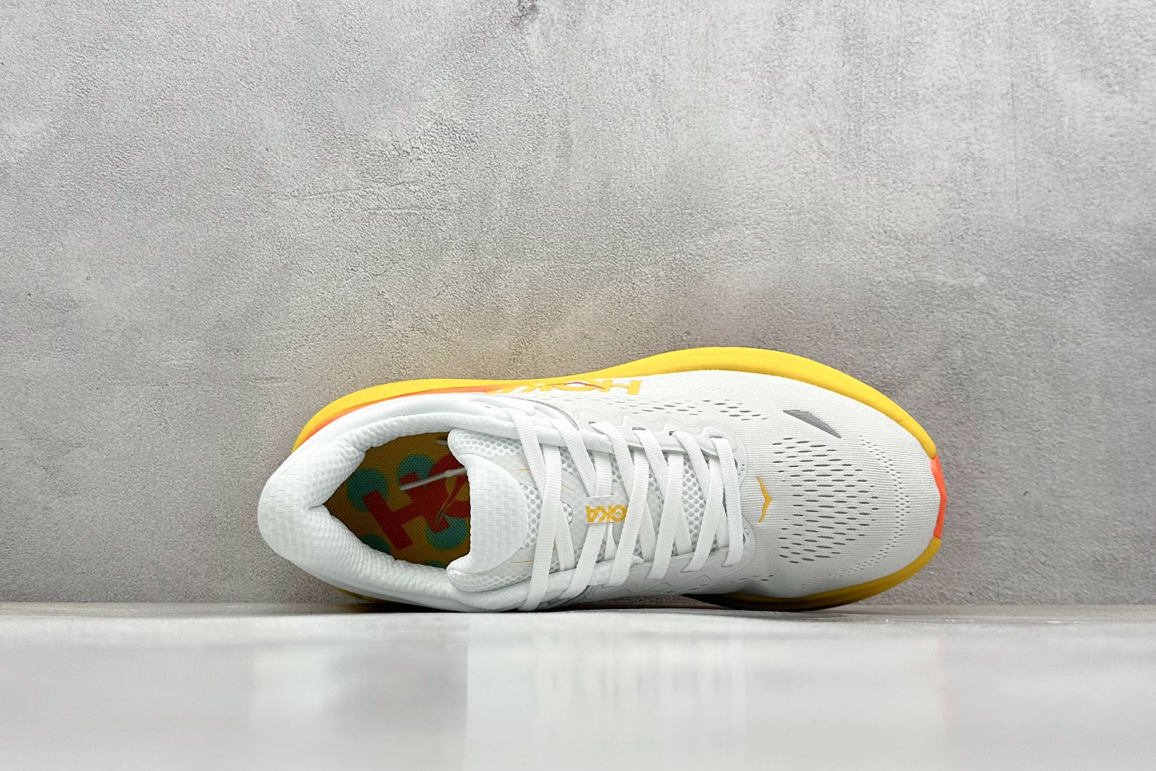  
W版 HOKA ONE ONE Bondi 9 机能缓震跑鞋
#鞋面部分采用工程网眼面料，可以确保