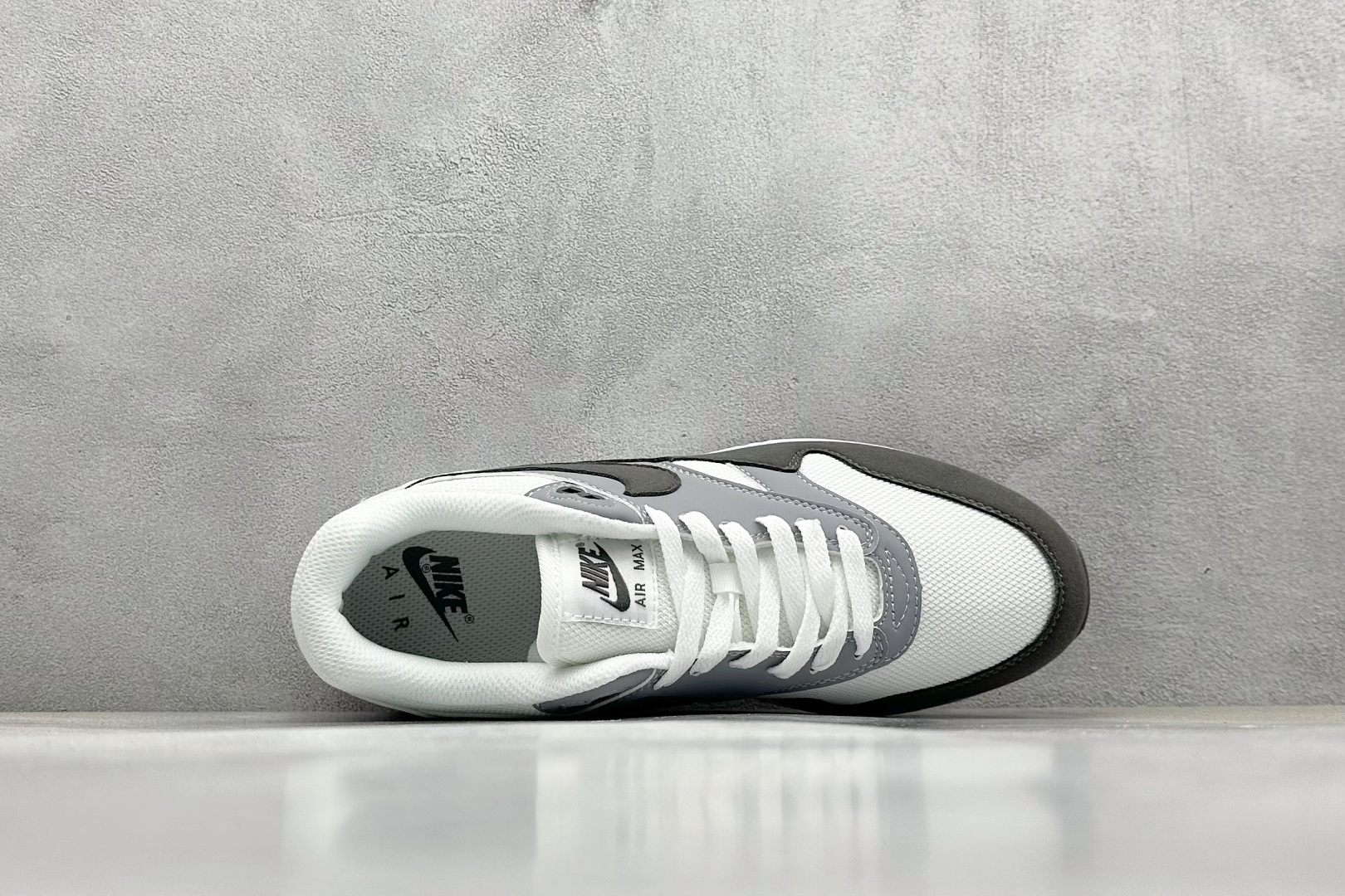  
Nike Air Max 1 耐克半掌气垫复古跑步鞋 

货号：HM9936-001
尺码：36 